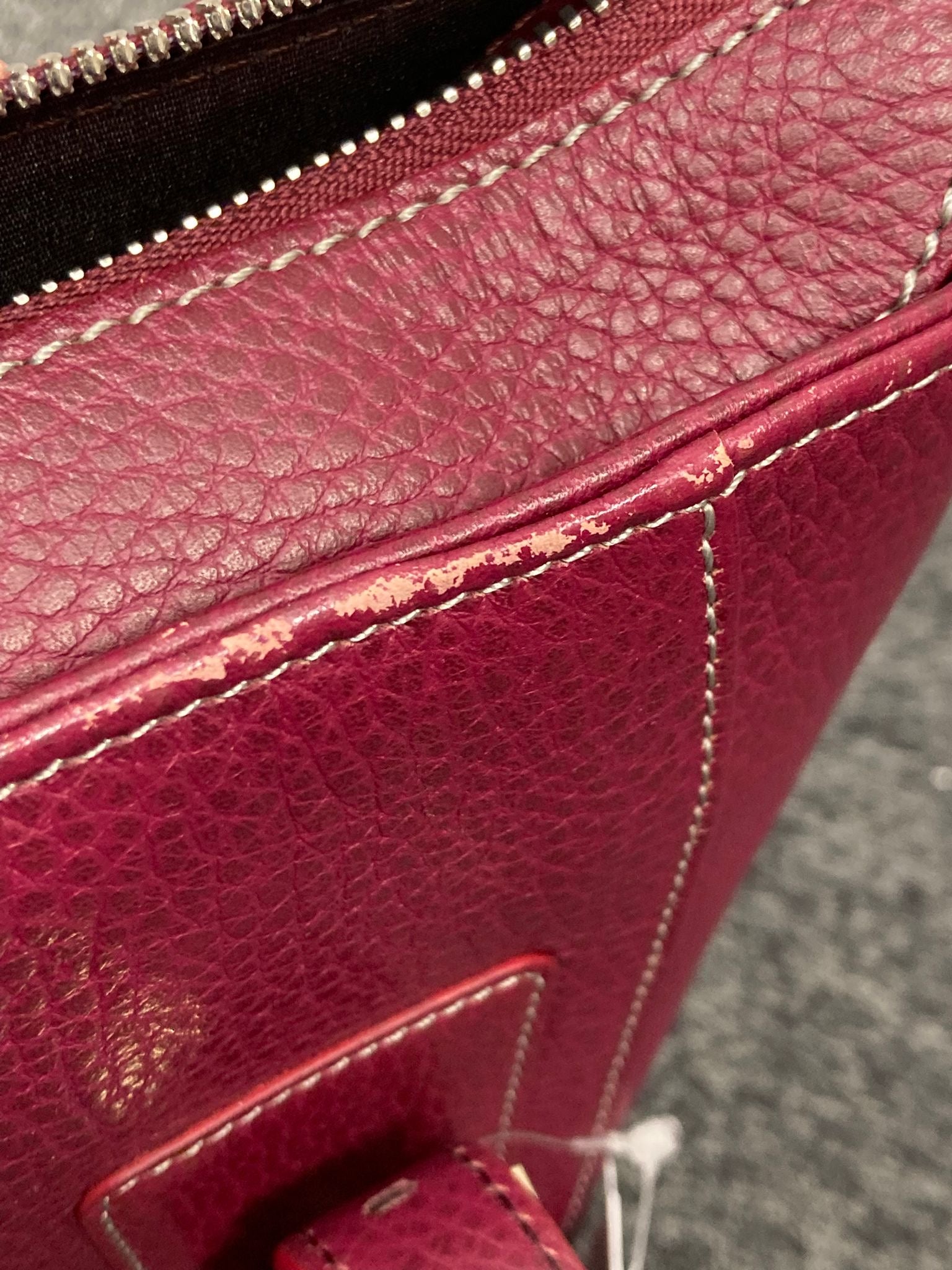 Loewe Logo Tote en piel burdeos