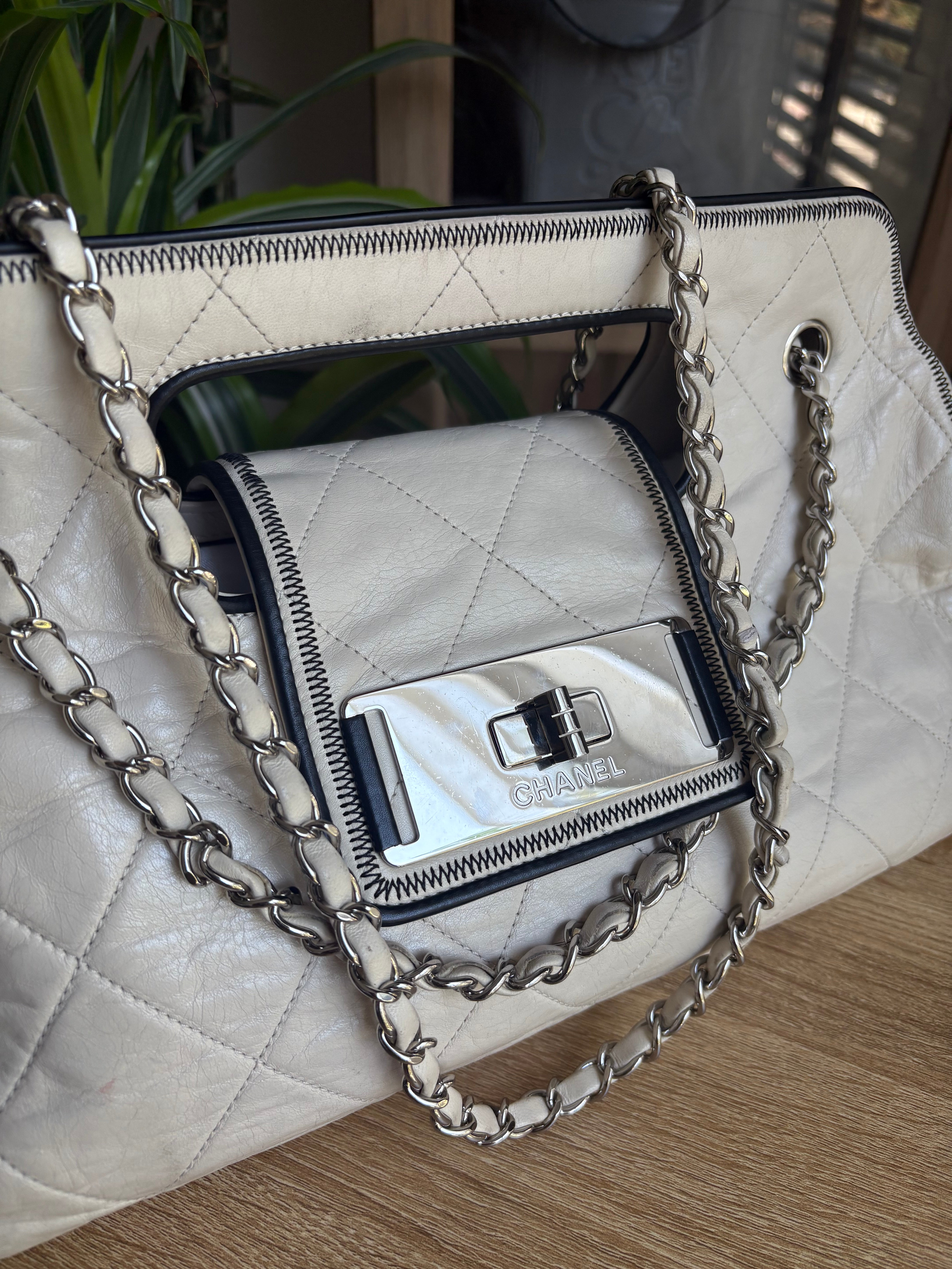 CHANEL - Reissue Accordion Flap blanco