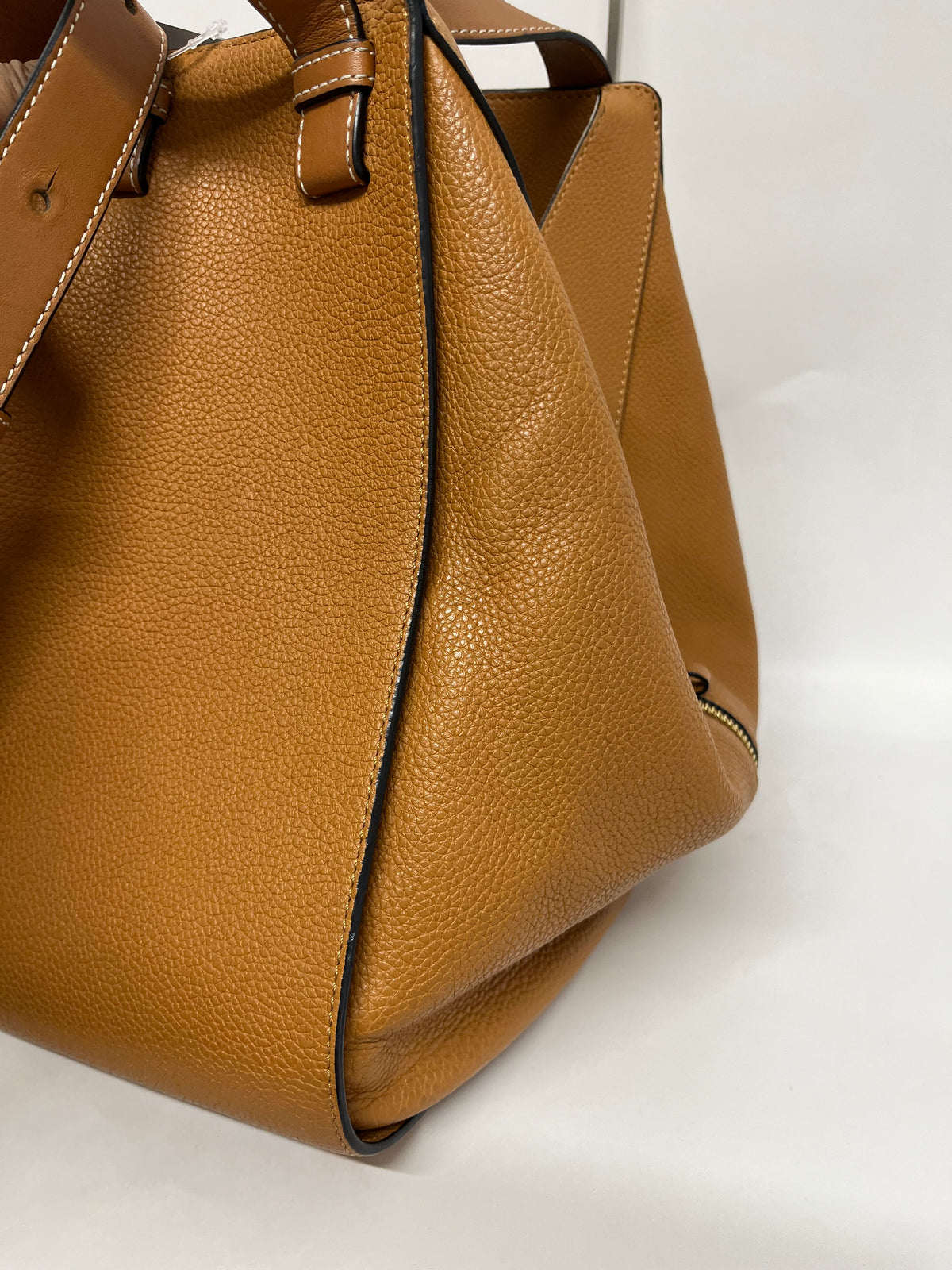 Loewe Hammock Mediano Piel Graneada Camel
