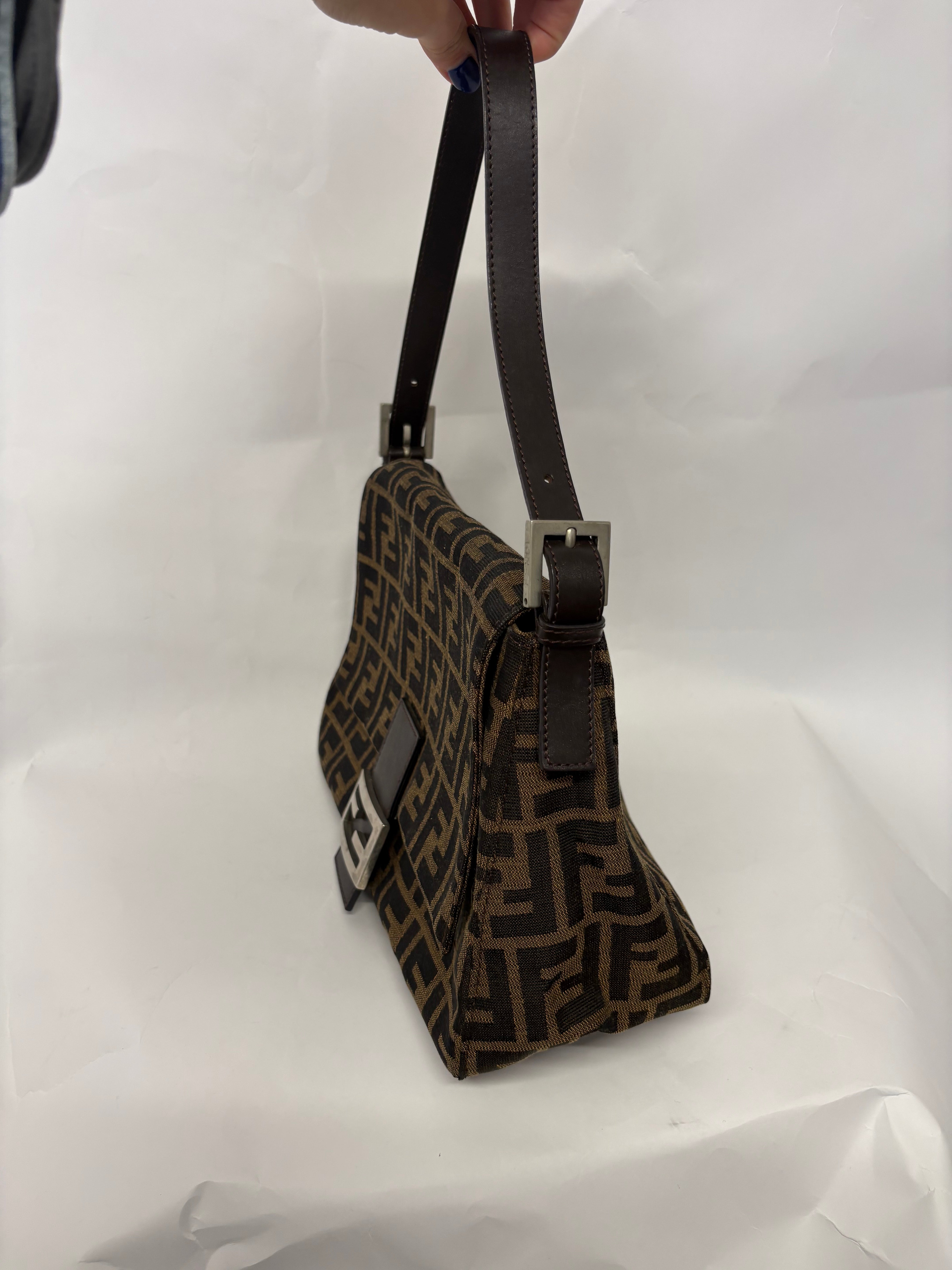 Fendi Mamma Baguette Zucca Canvas Marrón – Iconic FF