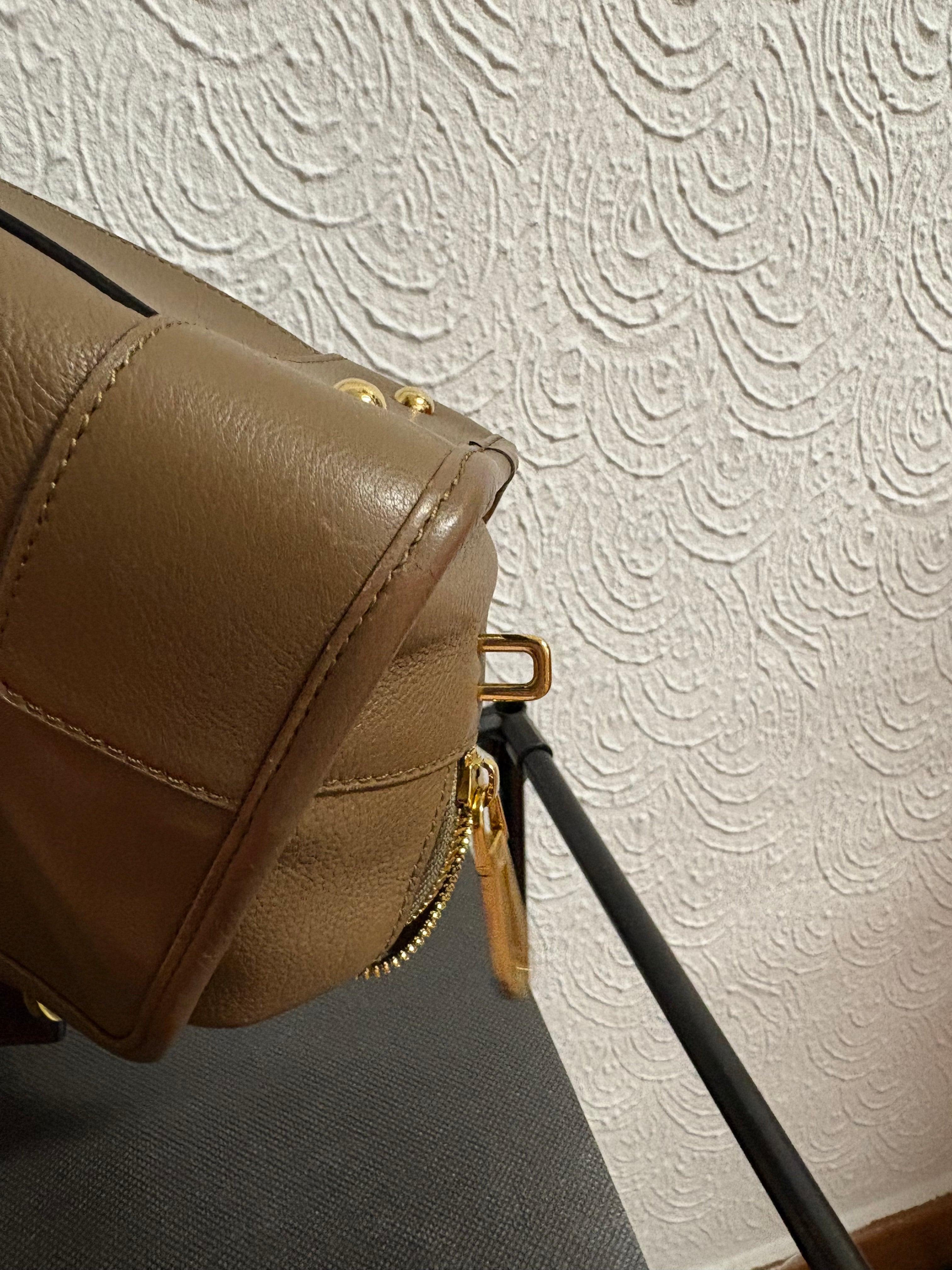 Loewe amazona 30 pequeño piel marrón topo con bandolera extra roja