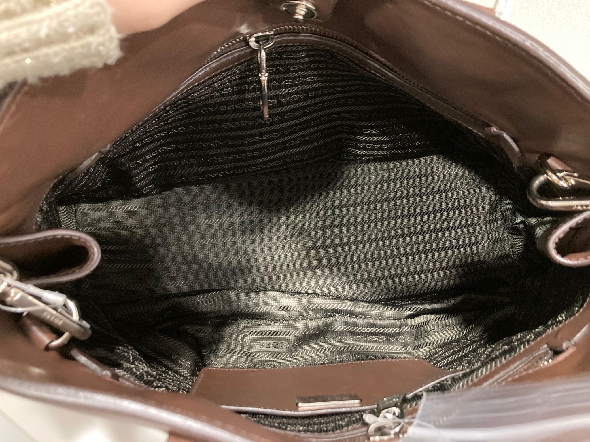 Prada Bauletto 2Way en piel marrón con bandolera