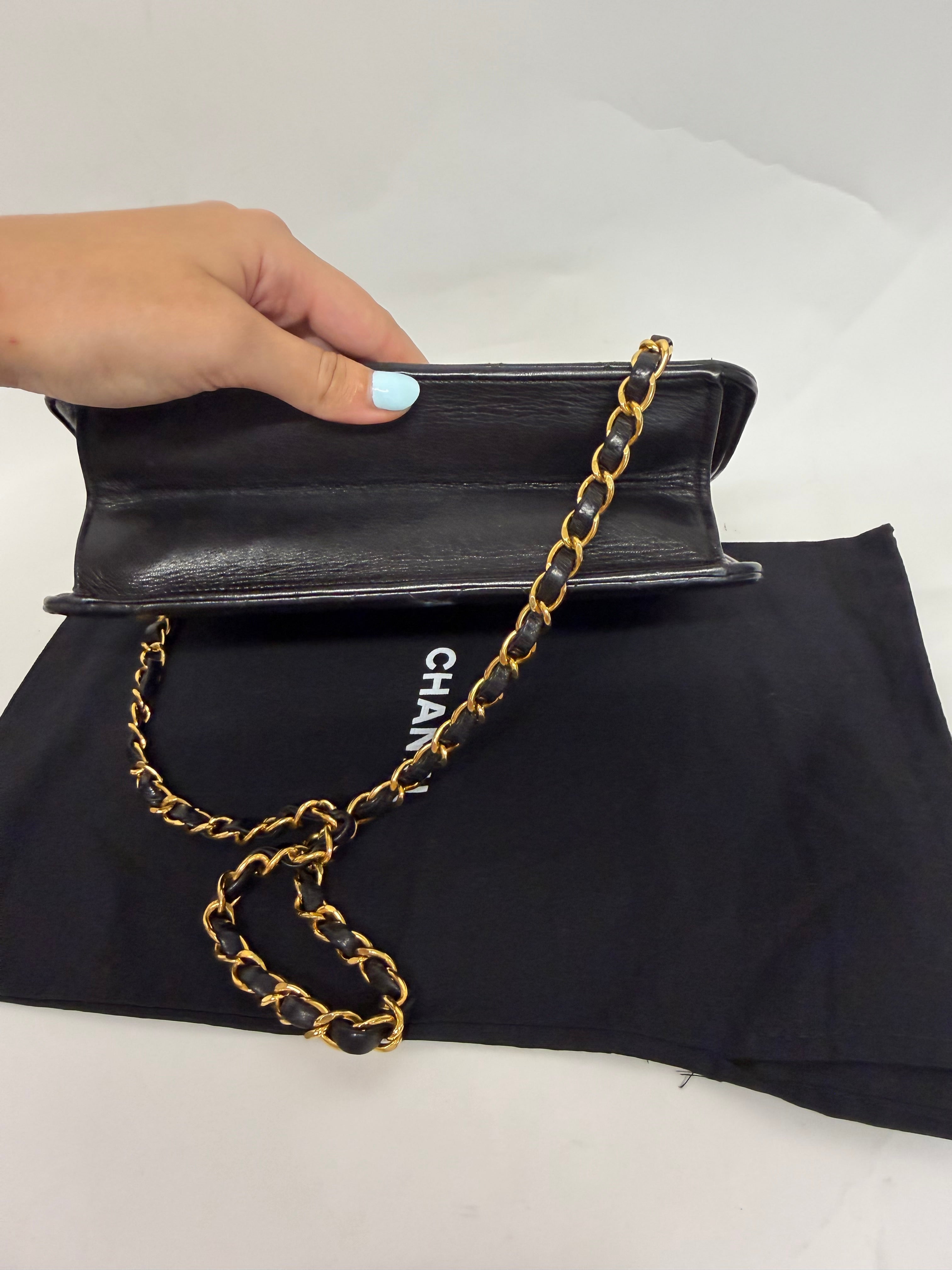 Chanel timeless Push Lock 22 Matelassé Cadena Piel Cordero Negra