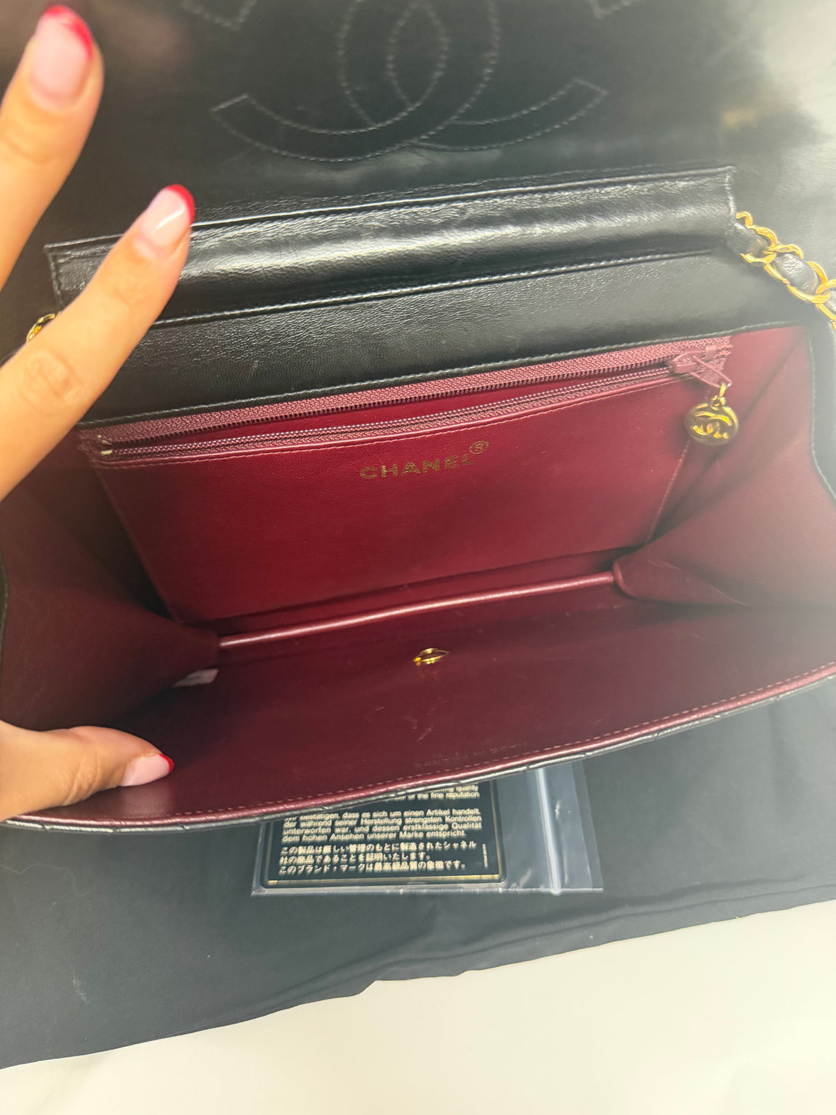 Chanel Classic Single Flap Mediano Piel de Cordero Negra Herrajes Dorados