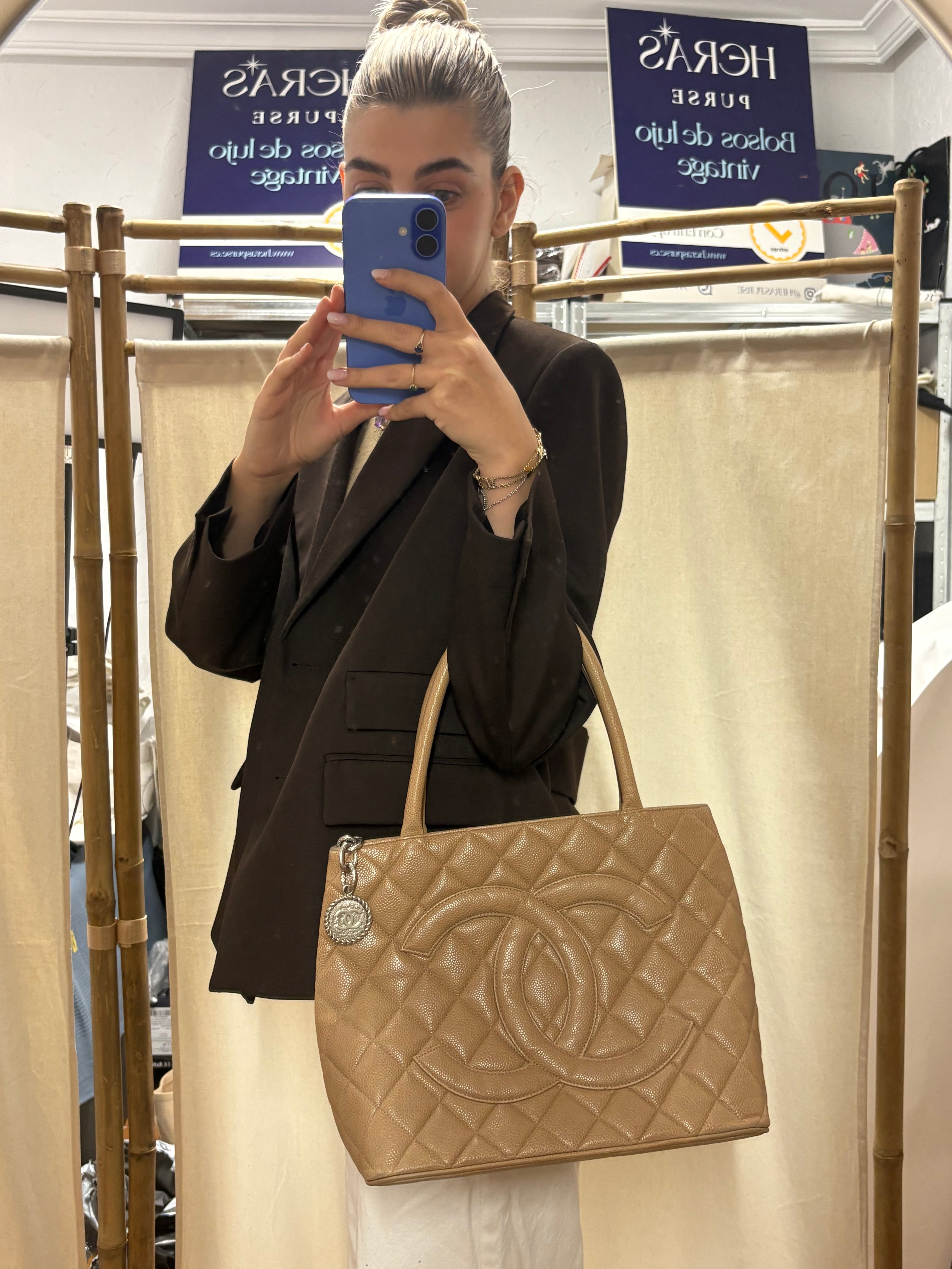 Chanel cambon tote caviar beige mediana