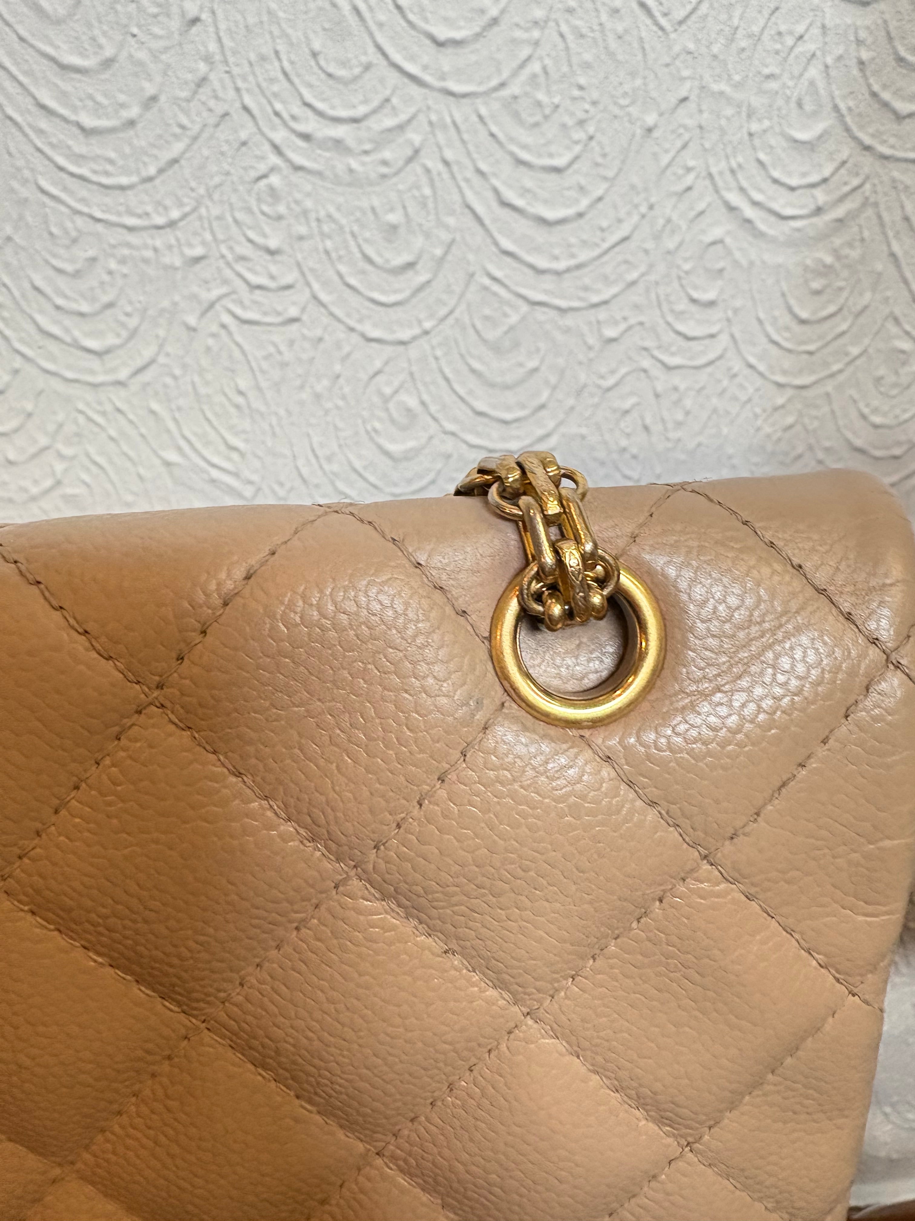 CHANEL 2.55 Double Flap Beige Caviar Cadena Doble Dorada
