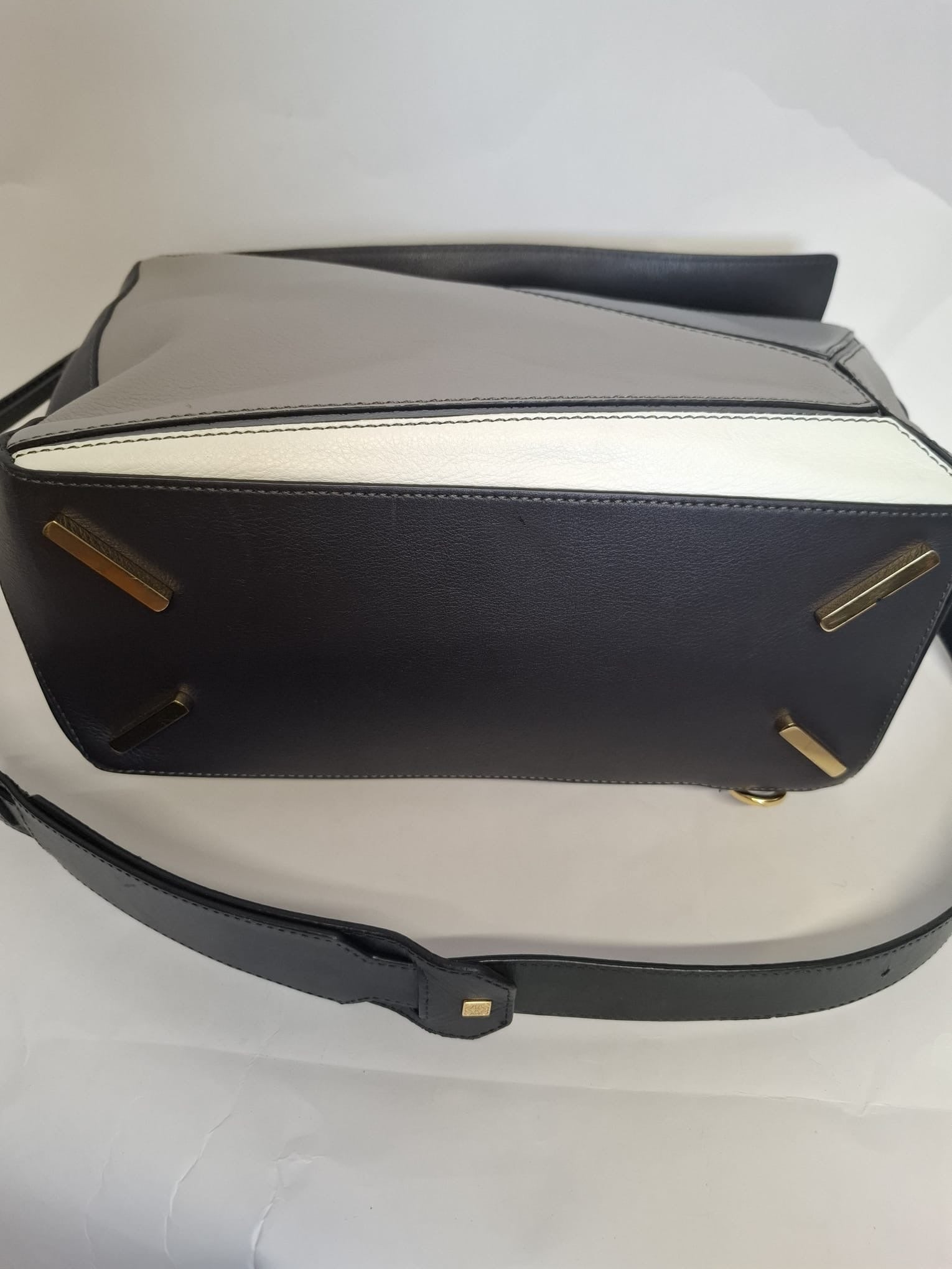 Loewe Puzzle Mediano Tricolor Gris y Negro