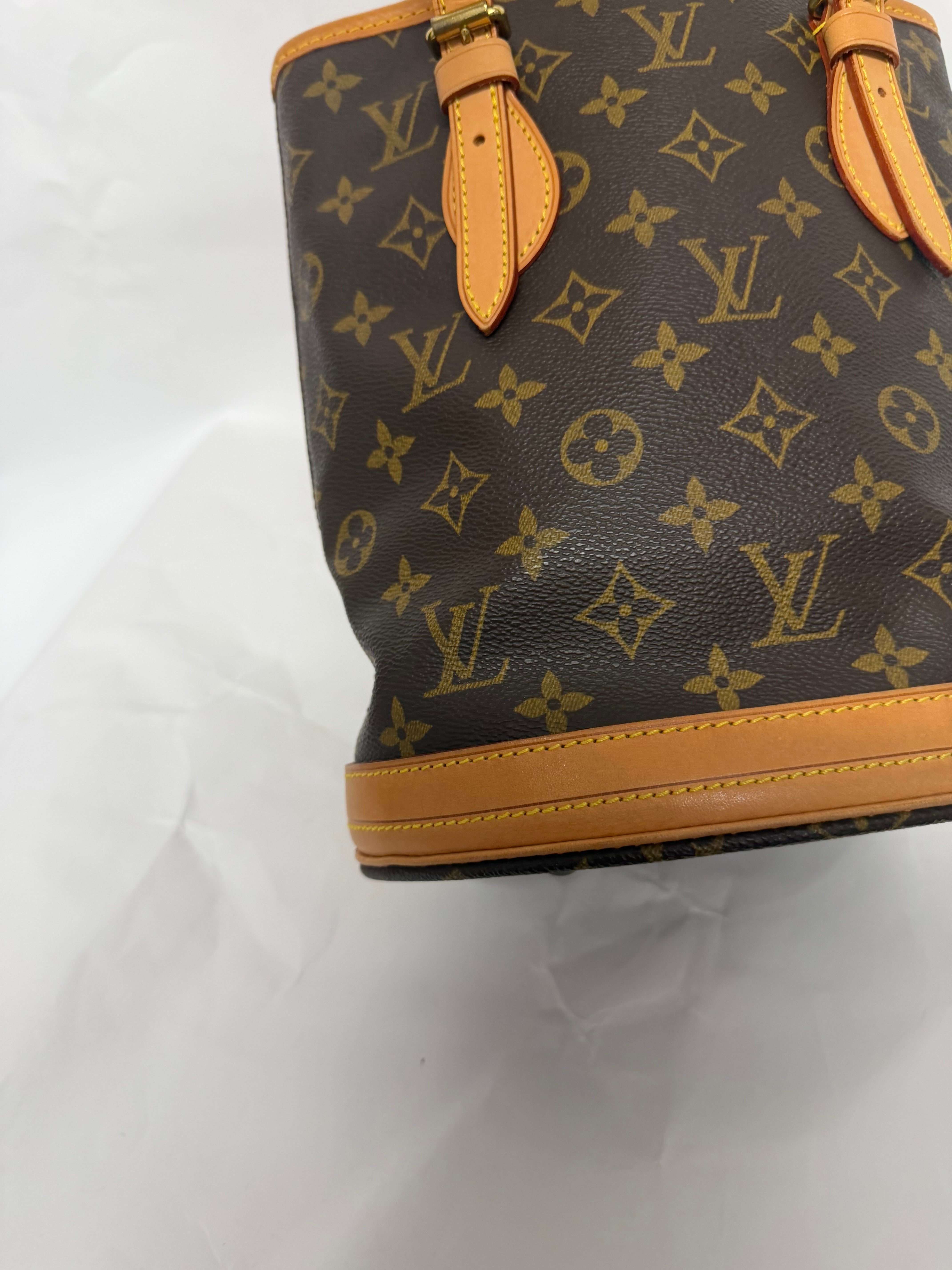Louis Vuitton Bucket PM Monogram Canvas con pochette