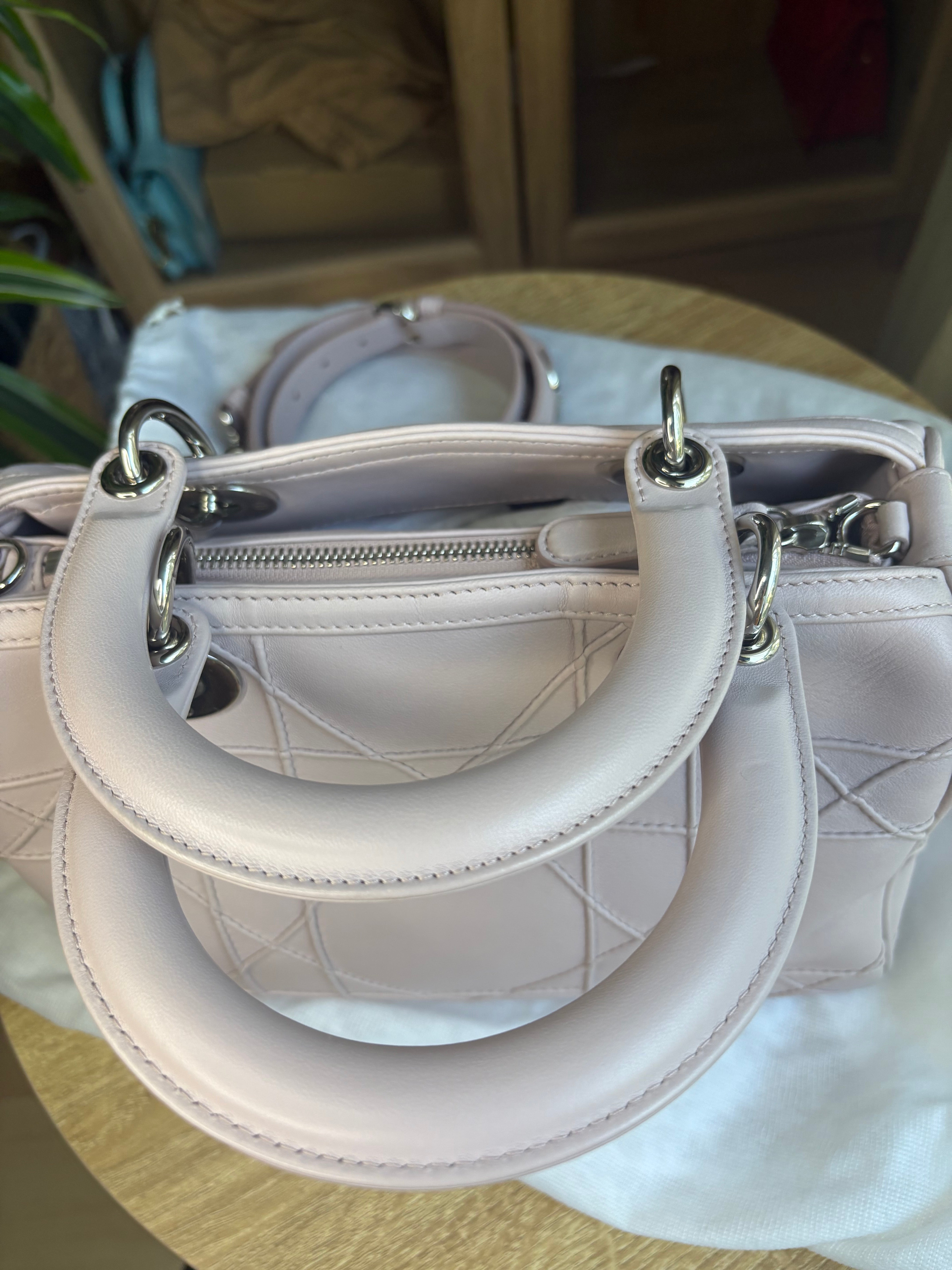 Christian Dior Lady Dior Granville – Rosa Palo con Herrajes Plateados y Bandolera