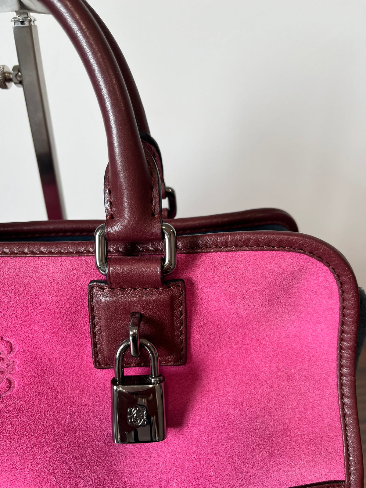 Loewe Amazona 28 Tricolor Ante Fucsia, Azul y Piel Burdeos