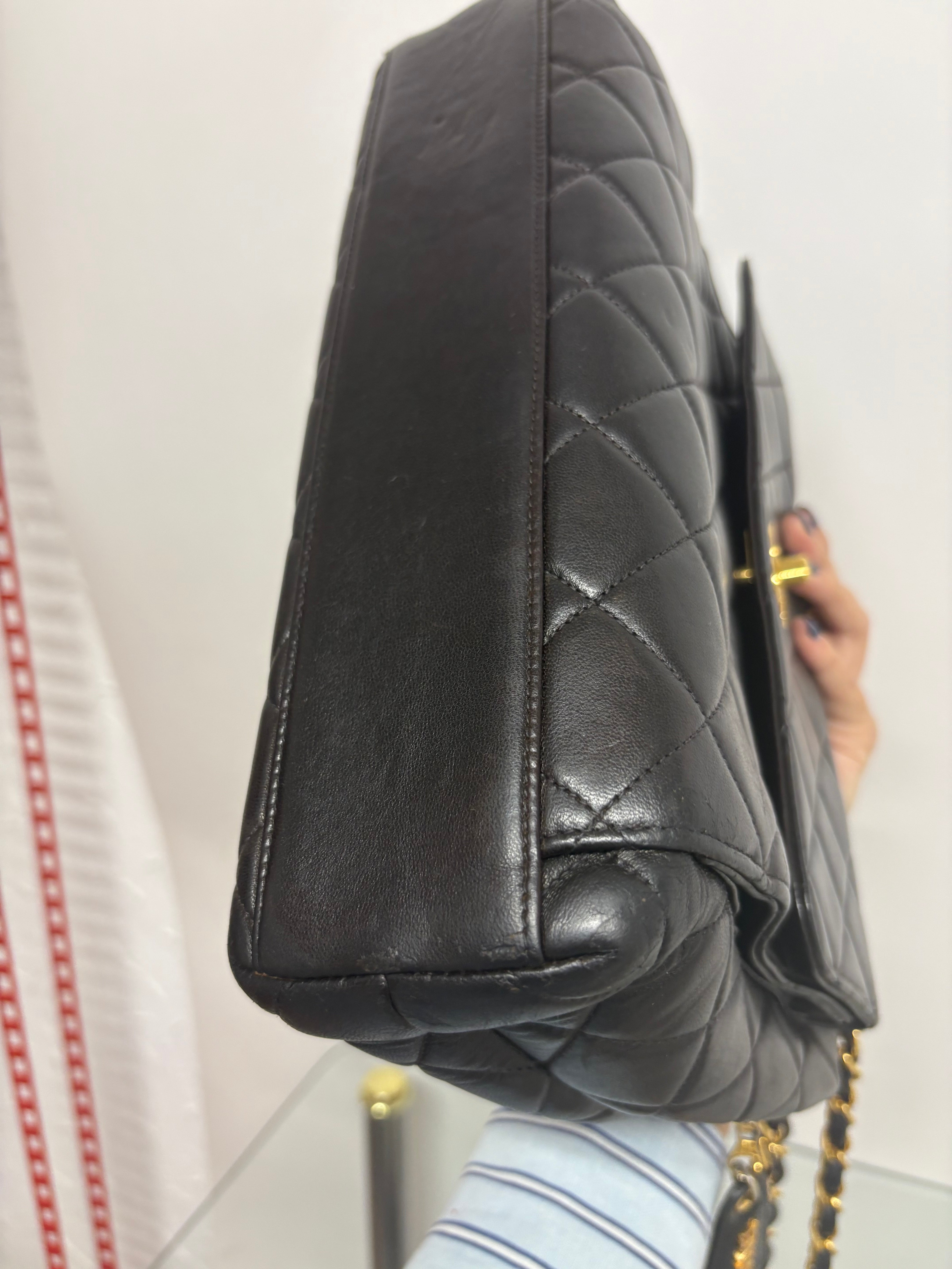 Chanel matelassé turn lock negro piel cordero cadena de hombro