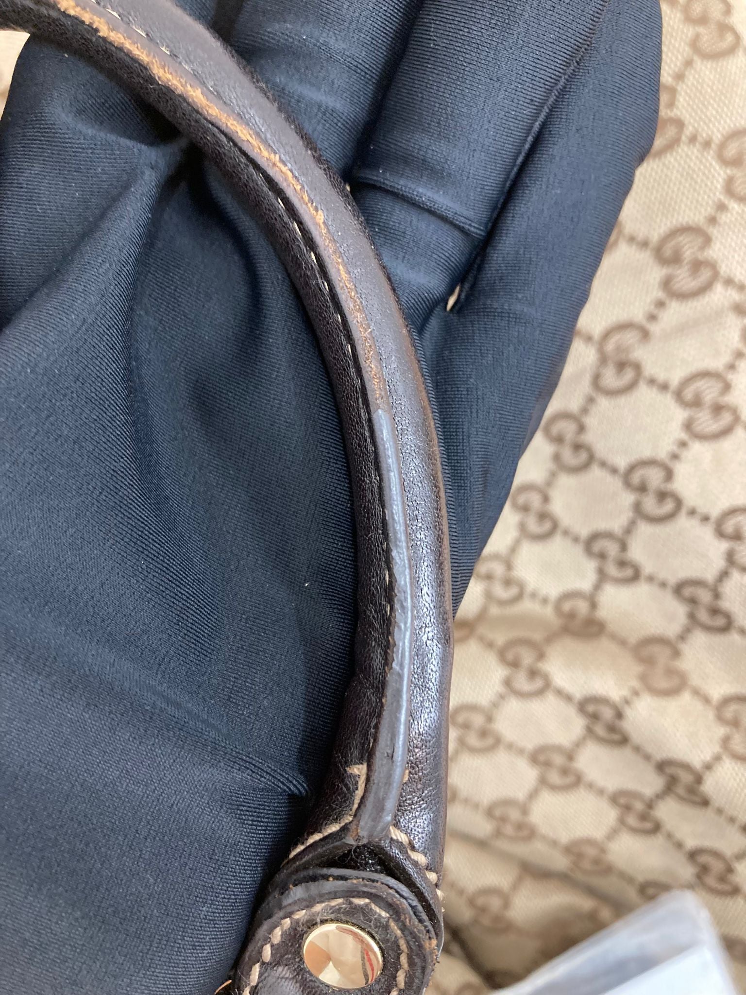 Gucci Pelham Tote GG Supreme Beige con Asas de Piel Marrón y Tachuelas Doradas