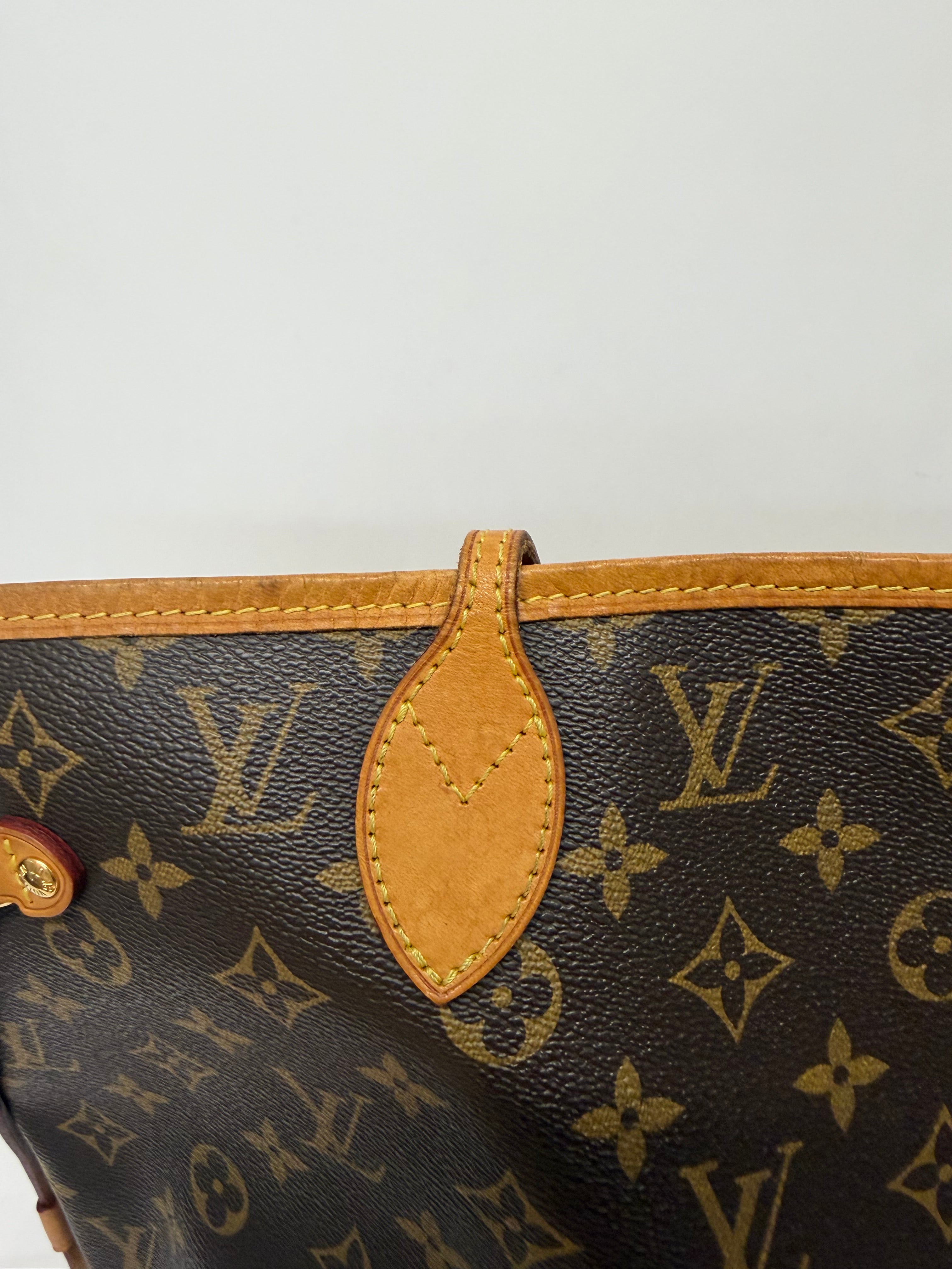 Louis Vuitton Neverfull MM Monogram Interior Fucsia