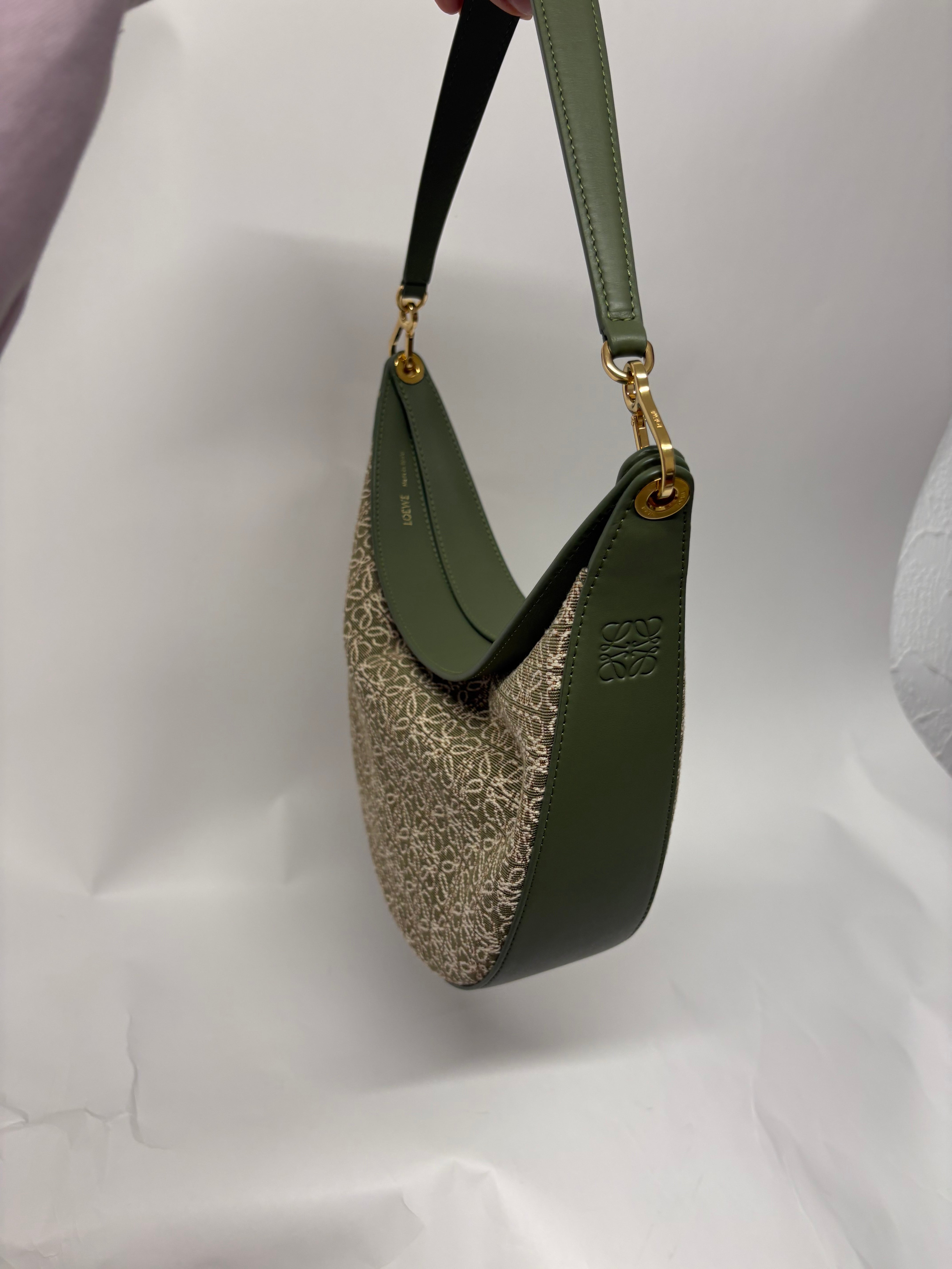 Loewe Luna Hobo Verde Anagrama