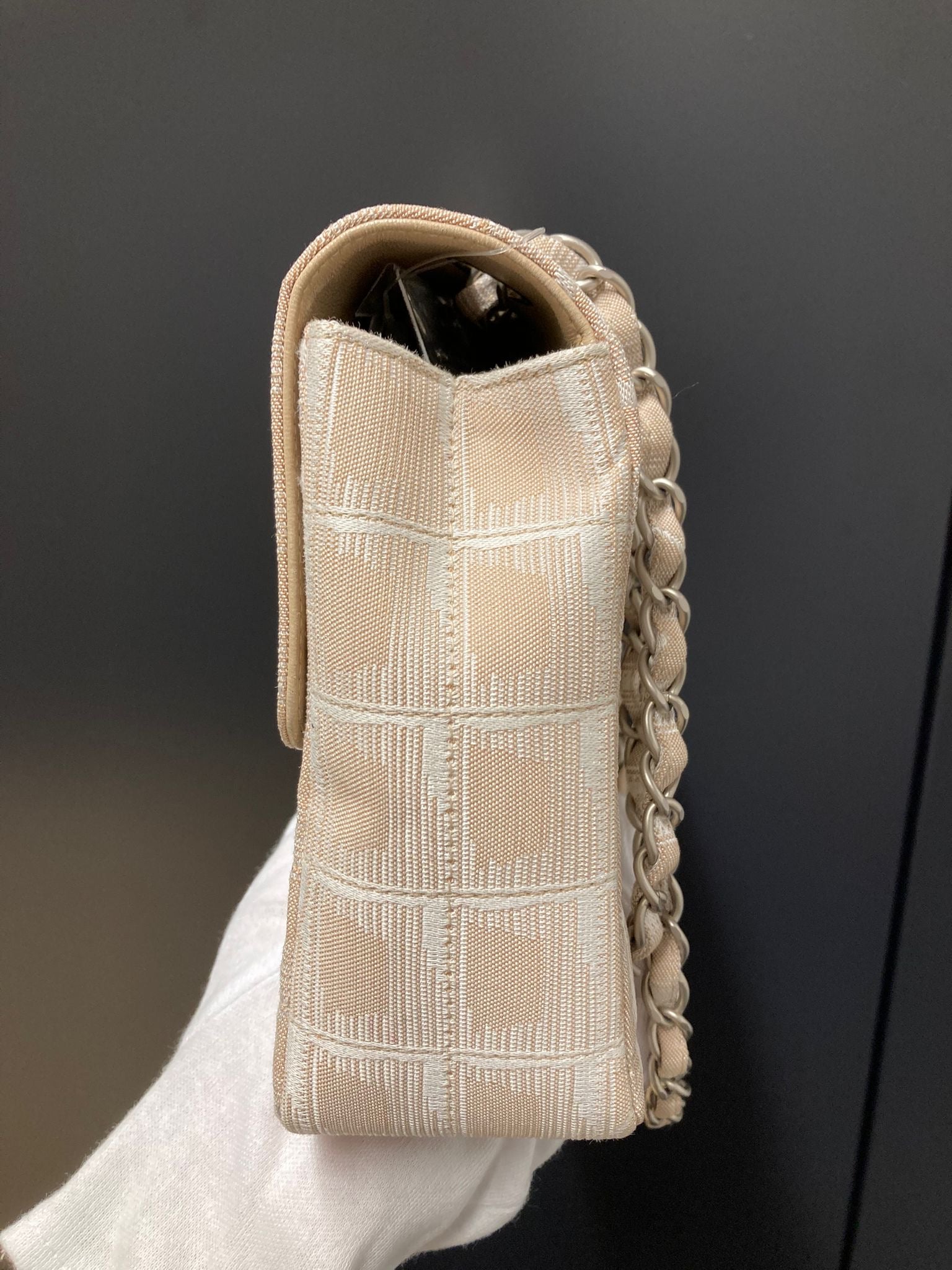 Chanel Timeless lona rosa-beige “Choco Bar” bandolera