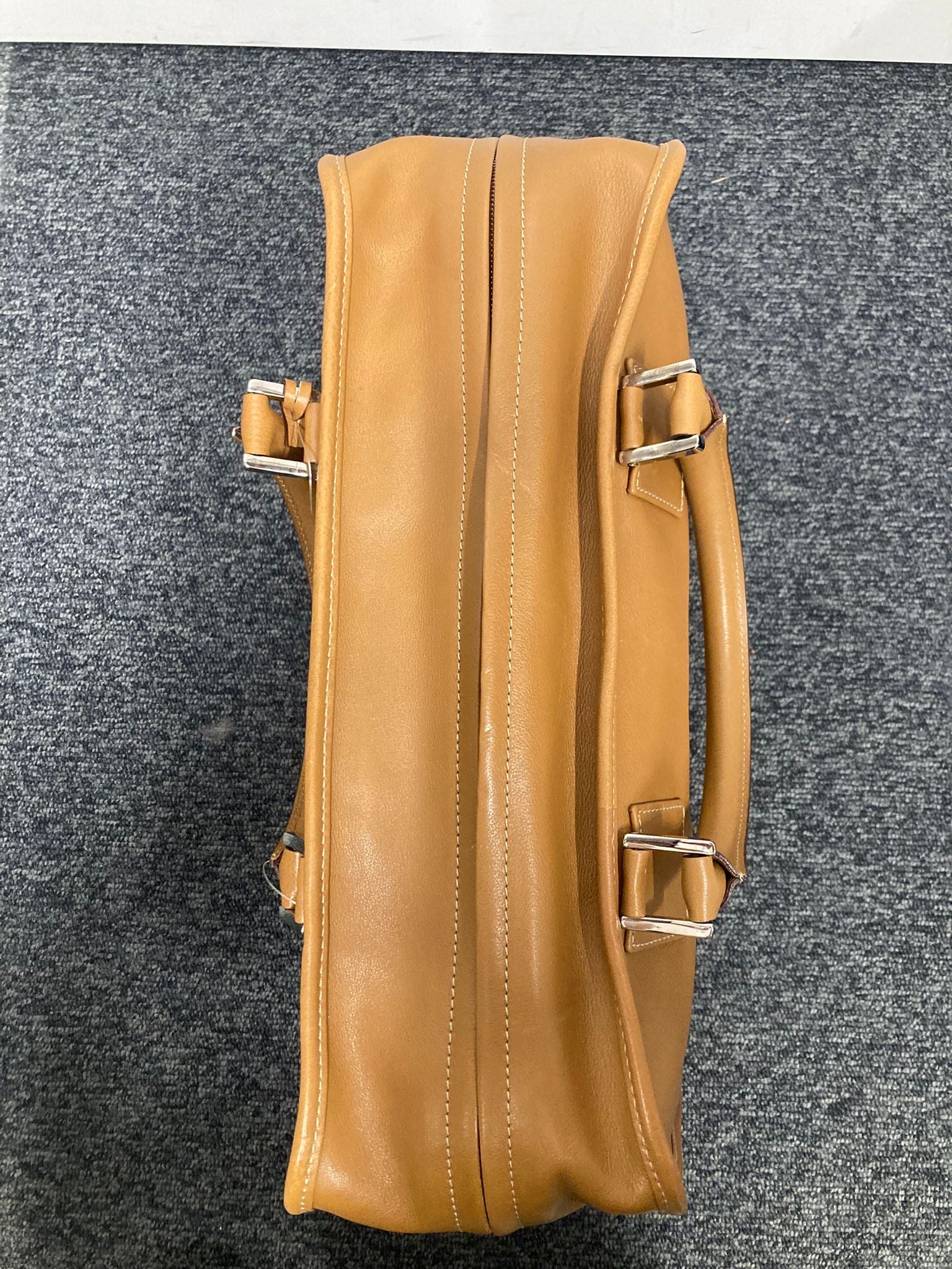 Loewe Amazona 35 en piel marrón camel