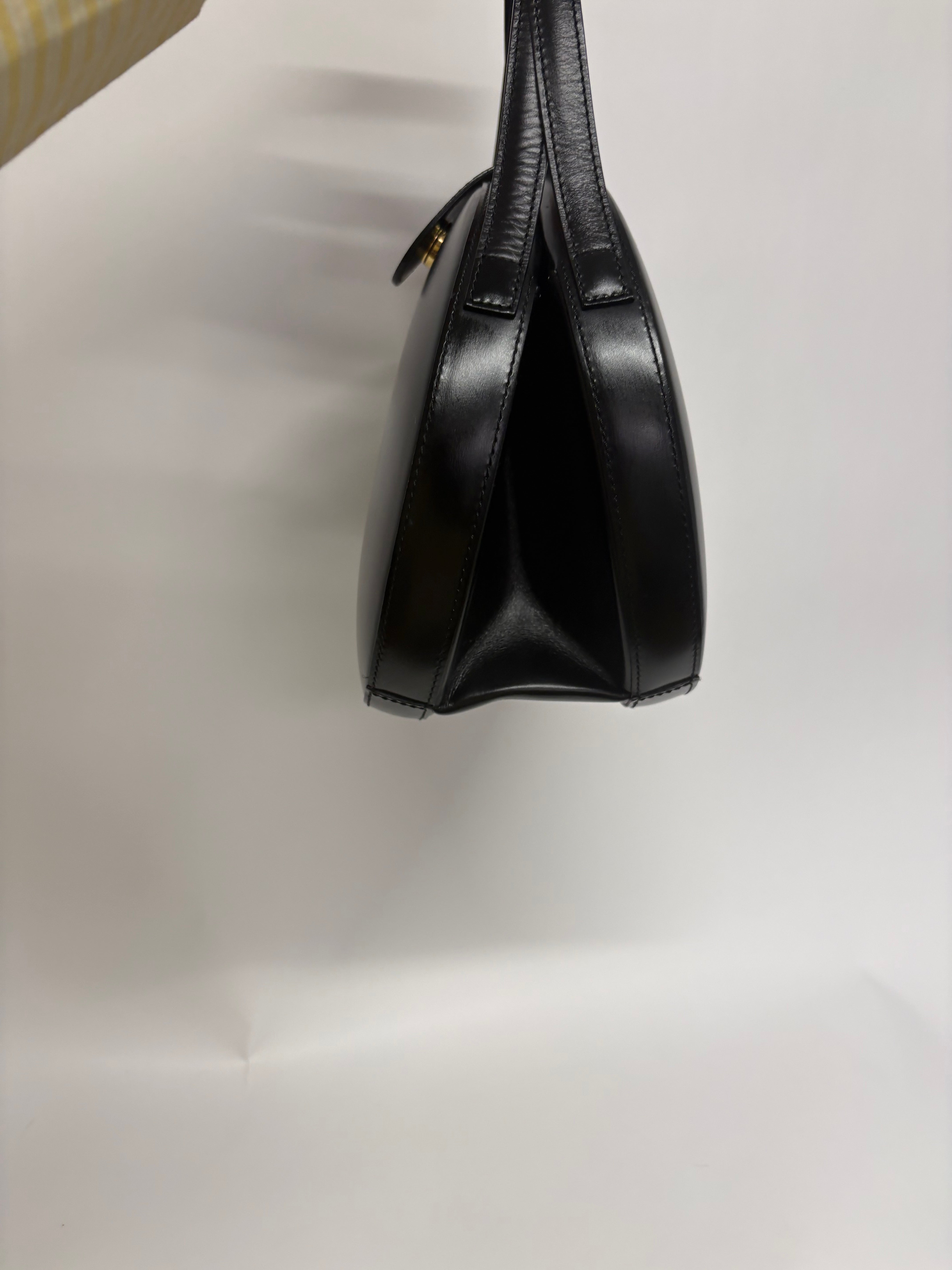 Loewe bombonera negra de mano piel cepillada