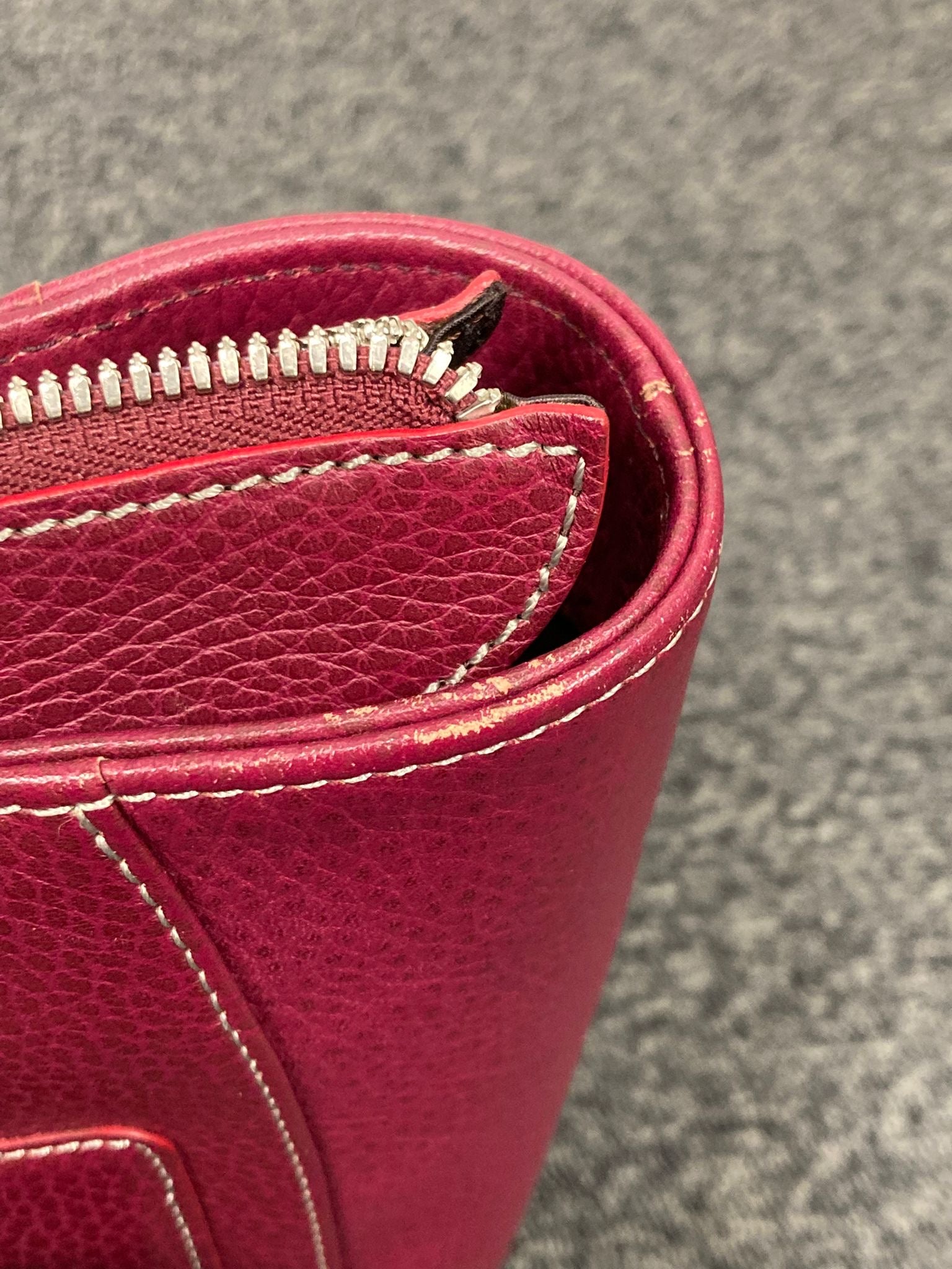 Loewe Logo Tote en piel burdeos