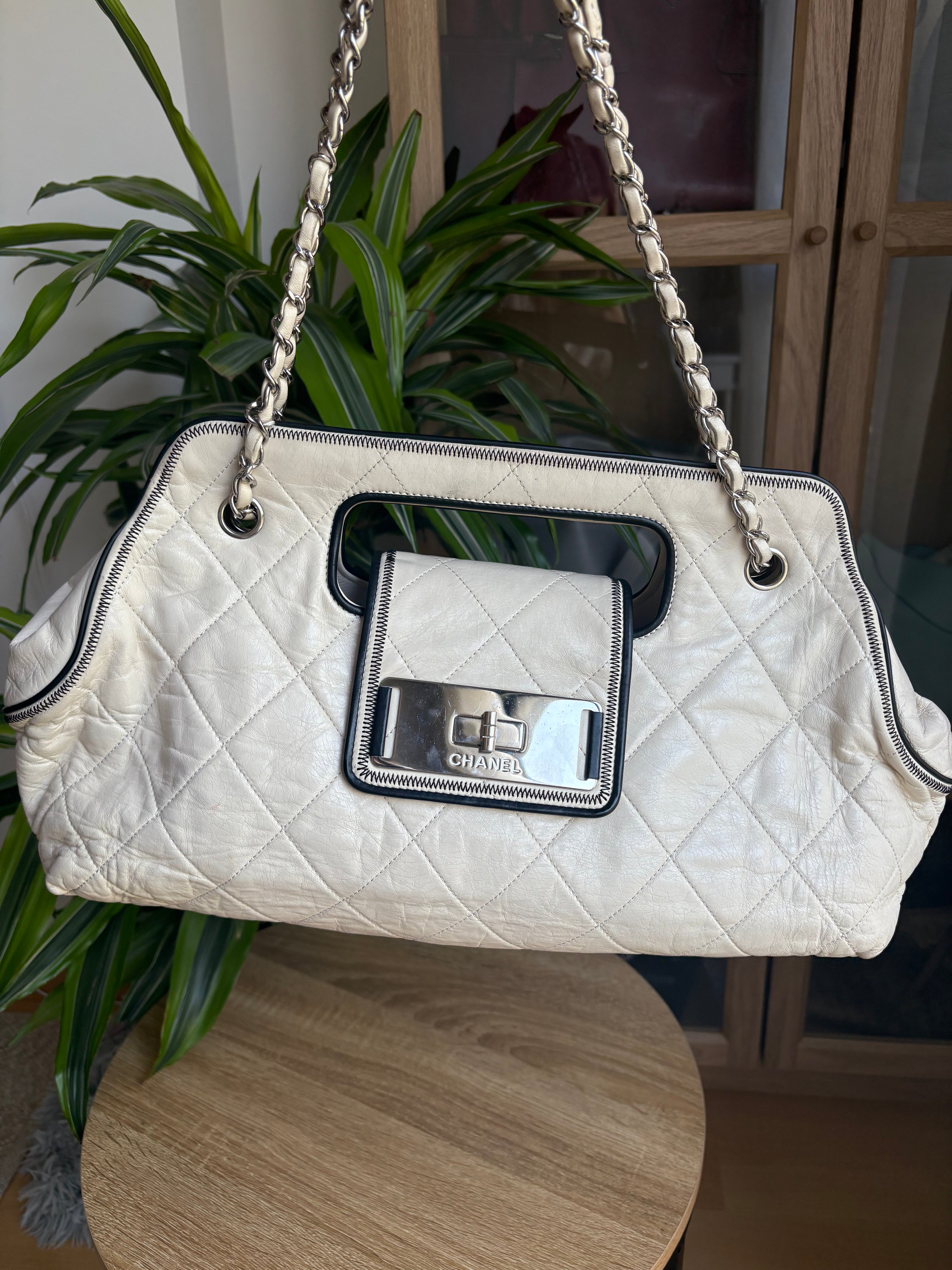 CHANEL - Reissue Accordion Flap blanco