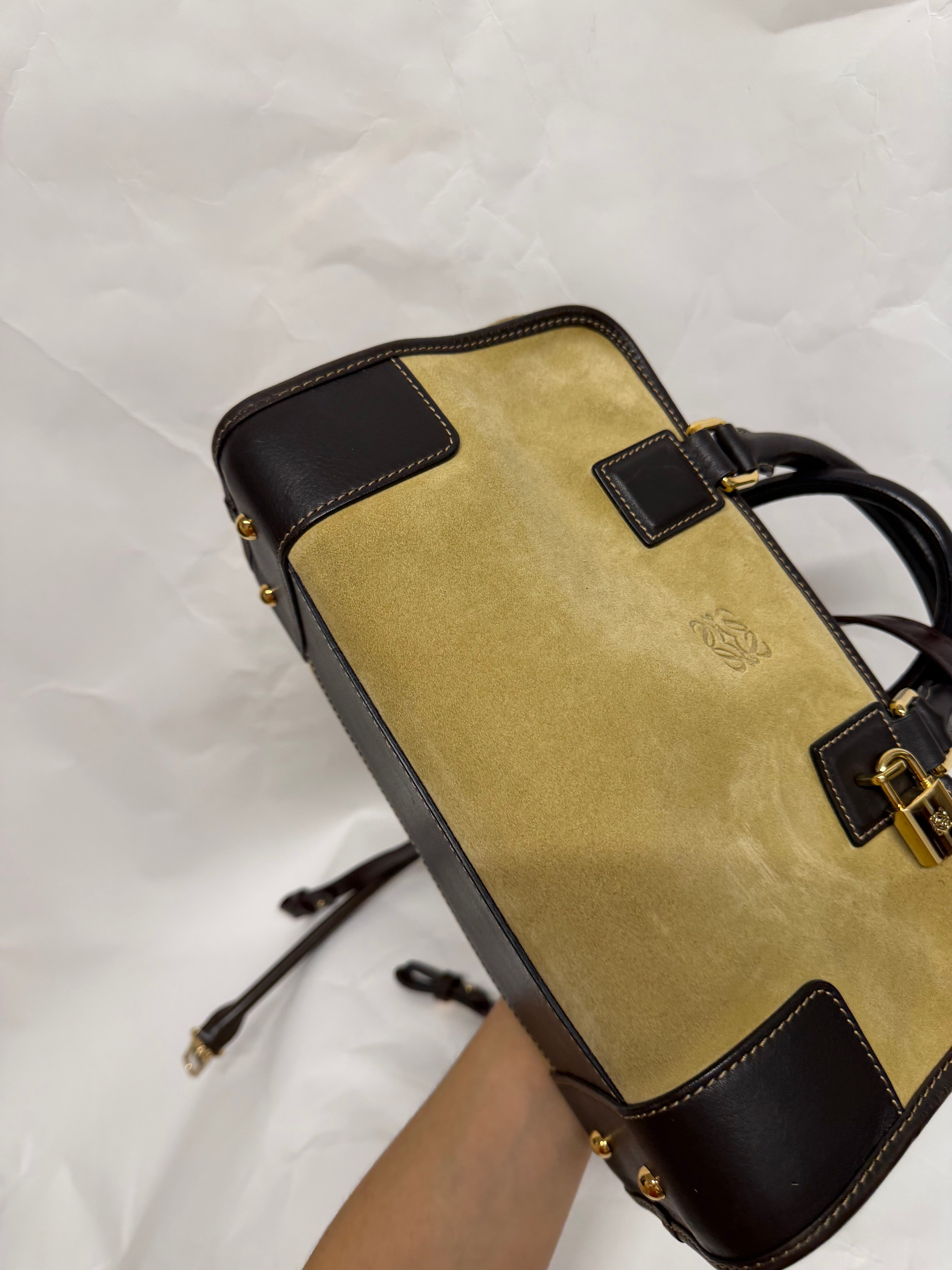 Loewe Amazona 30 ante oro marrón