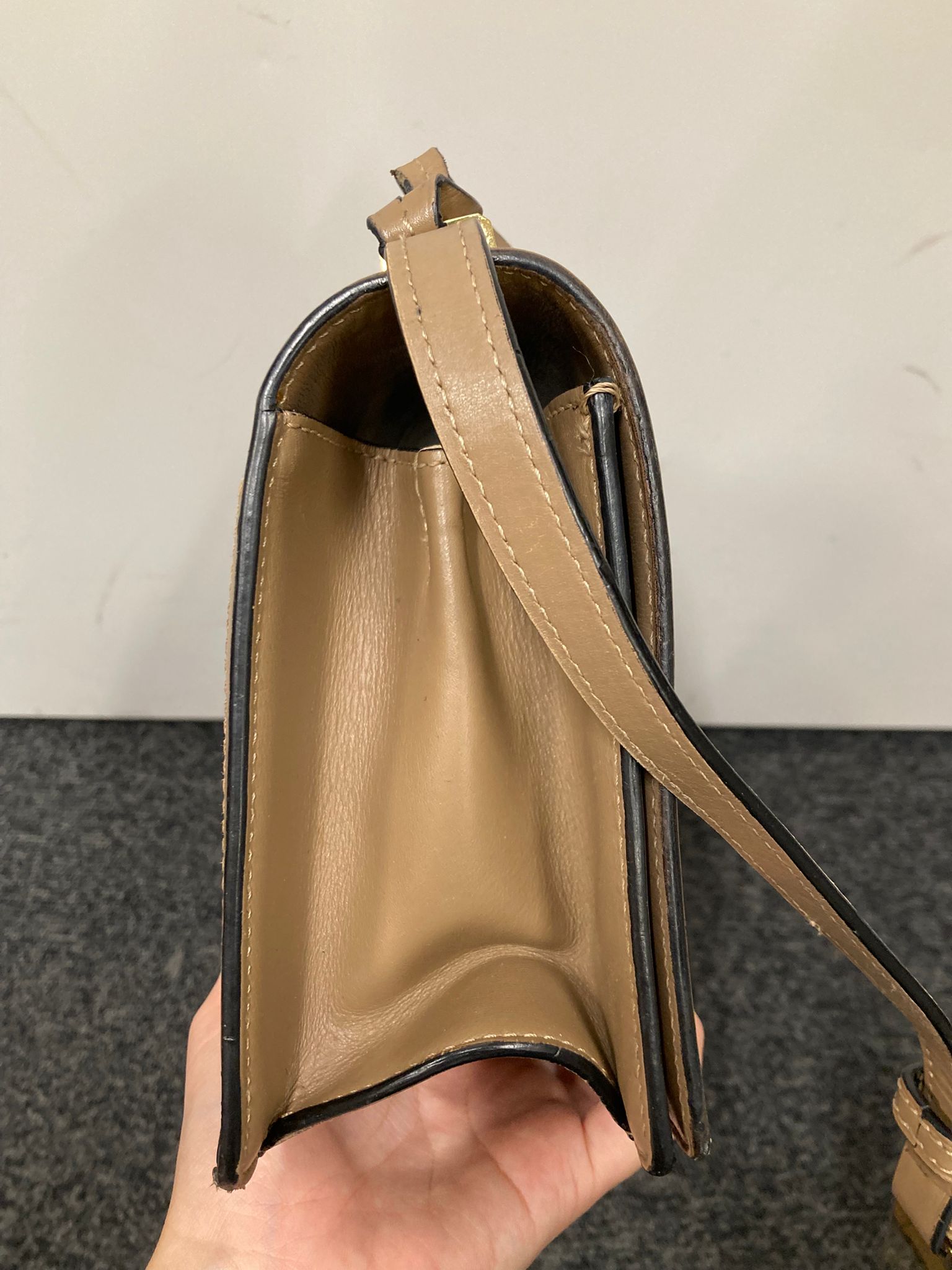 Loewe Barcelona bandolera beige