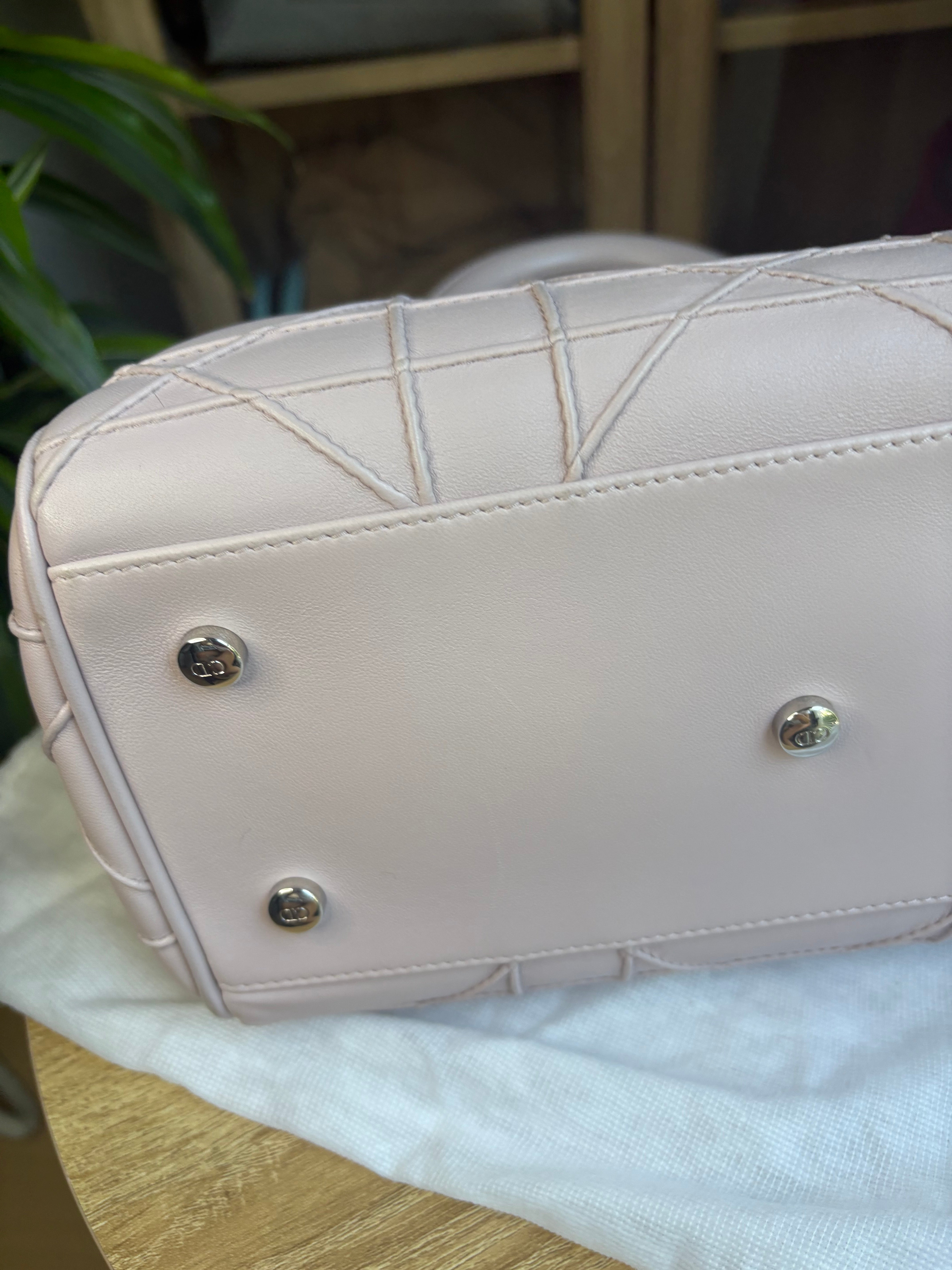 Christian Dior Lady Dior Granville – Rosa Palo con Herrajes Plateados y Bandolera