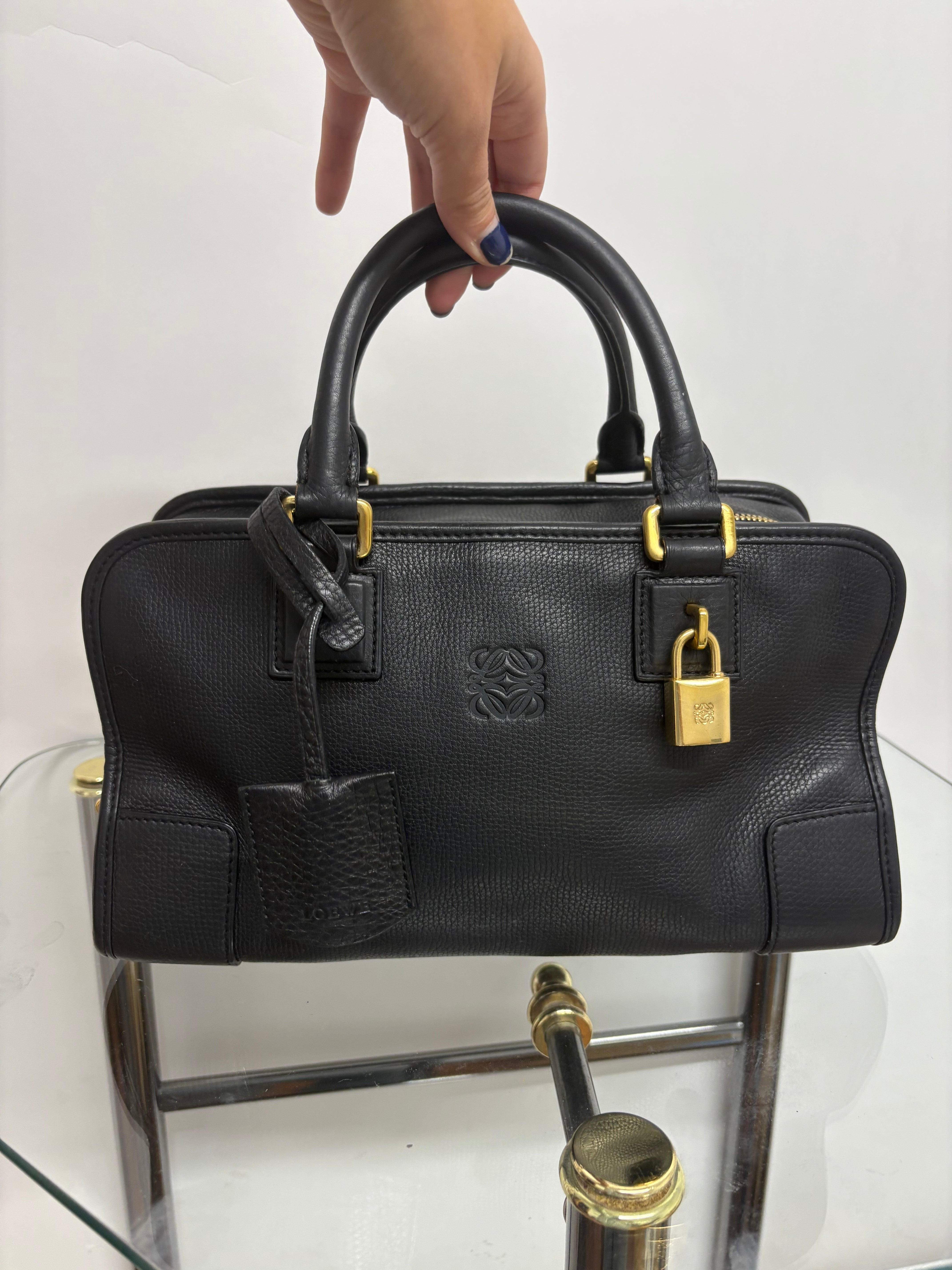 Loewe amazona 30 piel granulada negra