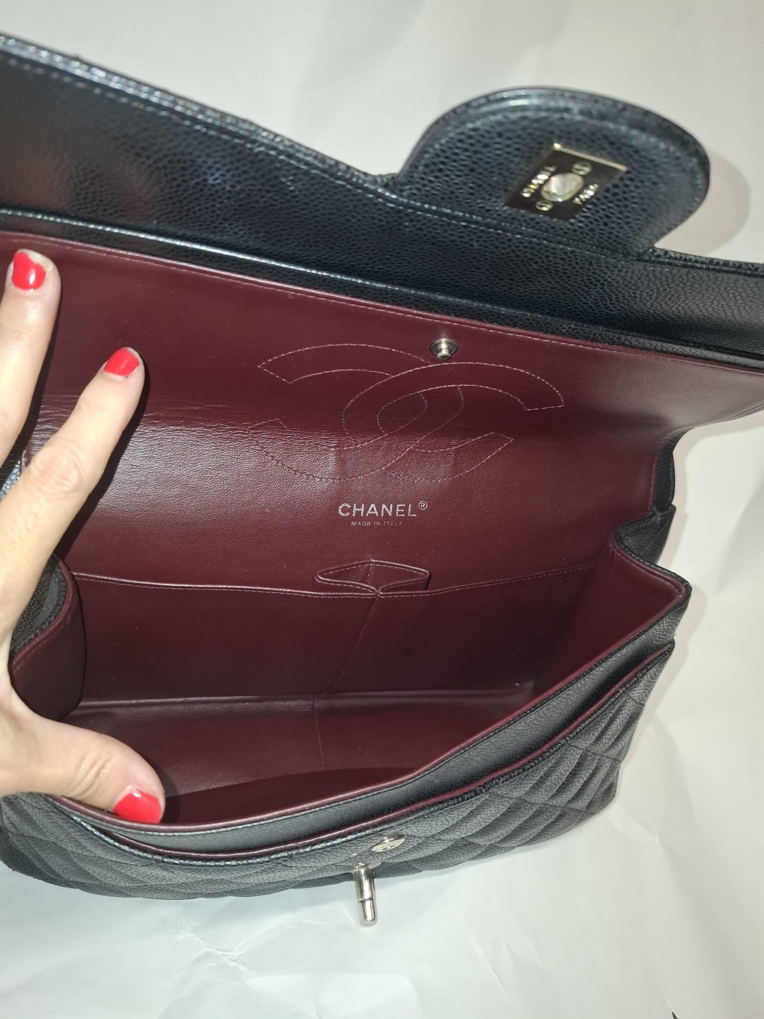 Chanel Jumbo Matelasse Classic Flap Caviar Negro
