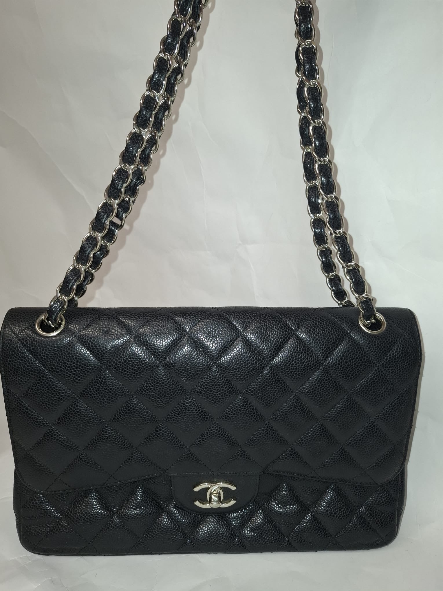 Chanel Jumbo Matelasse Classic Flap Caviar Negro