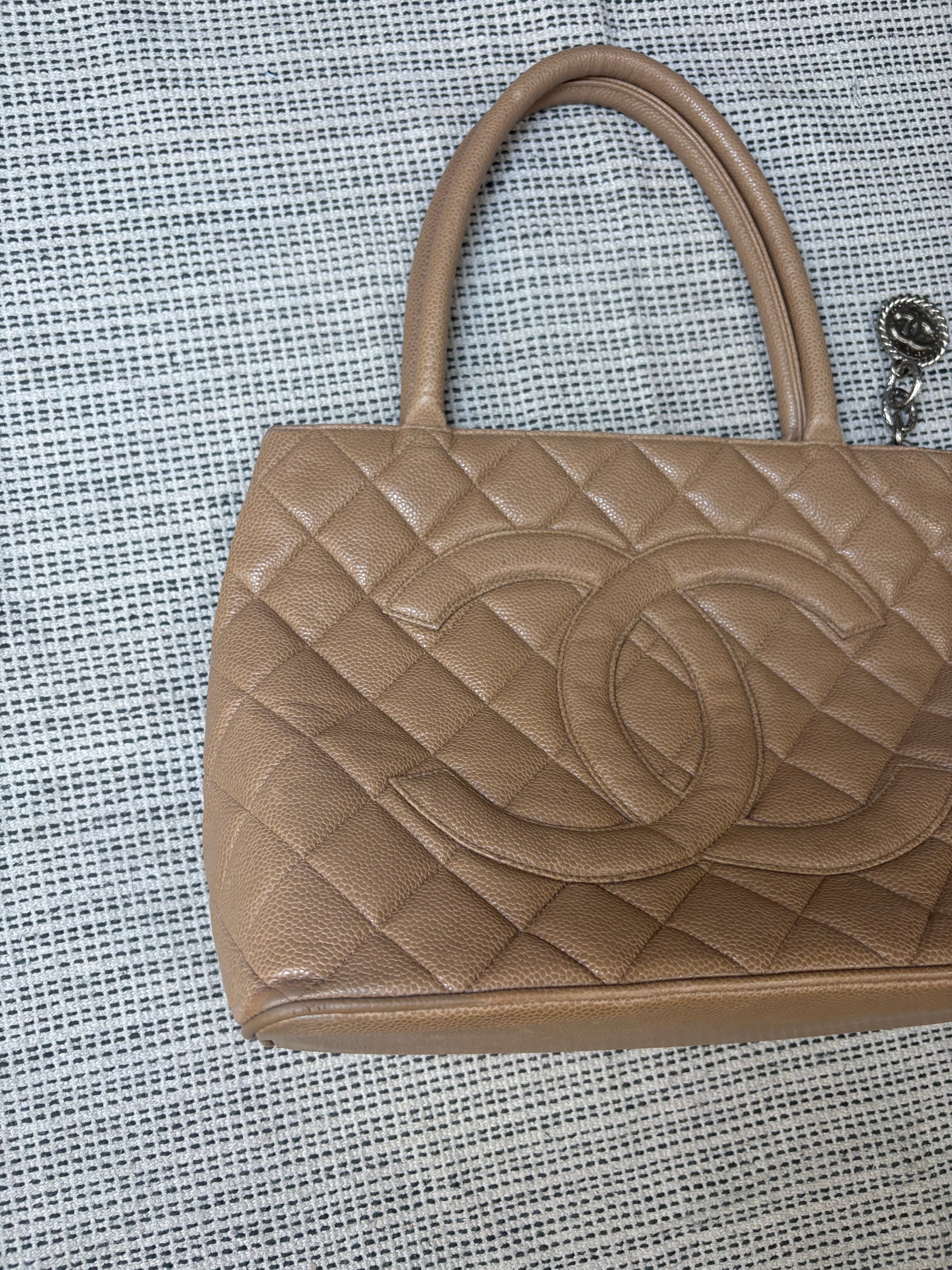 Chanel cambon tote caviar beige mediana