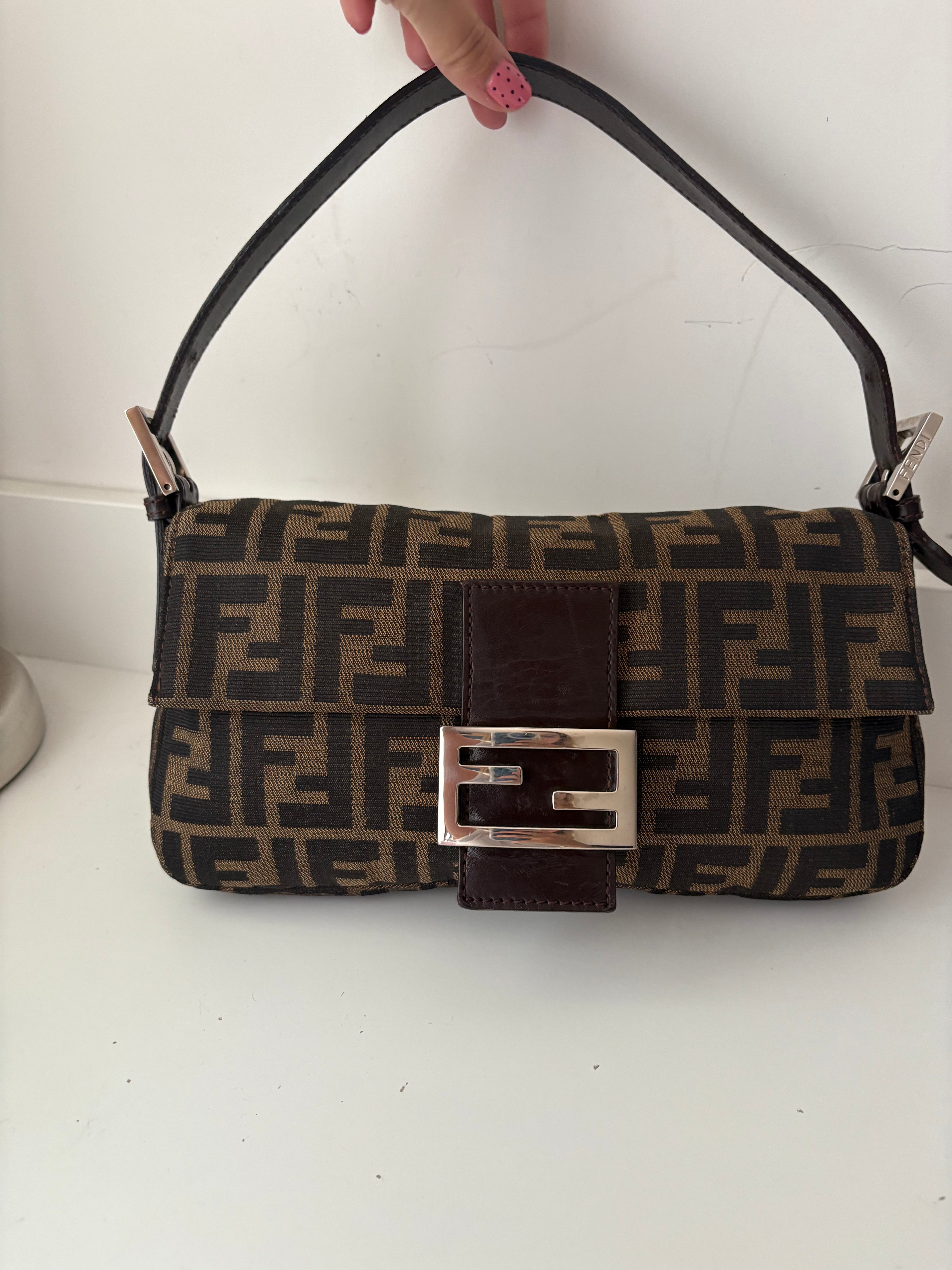 Fendi Baguette Clásica Vintage en canvas Zucca marrón con herrajes plateados