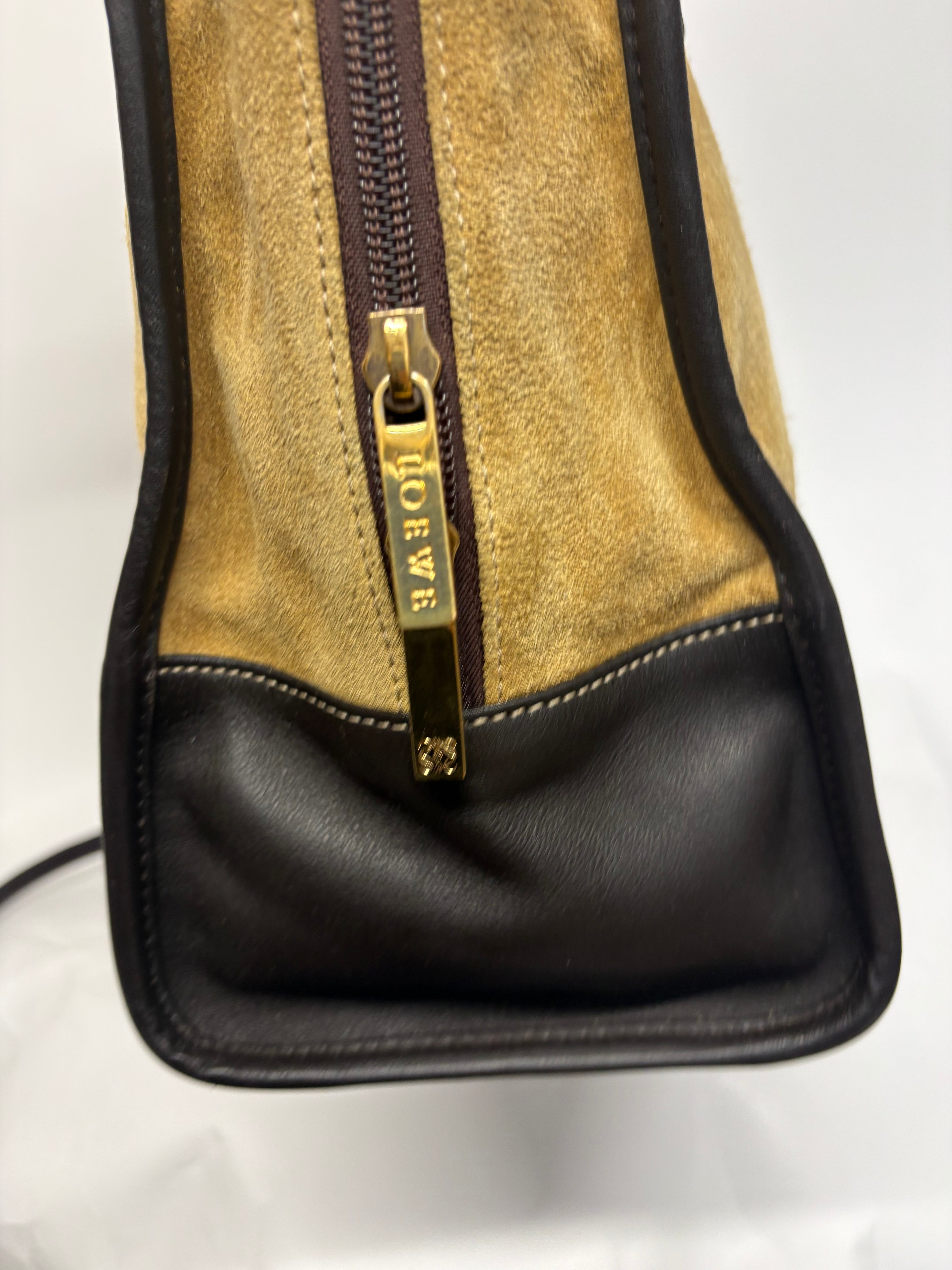 Loewe Amazona ante oro 32 marrón con bandolera extra