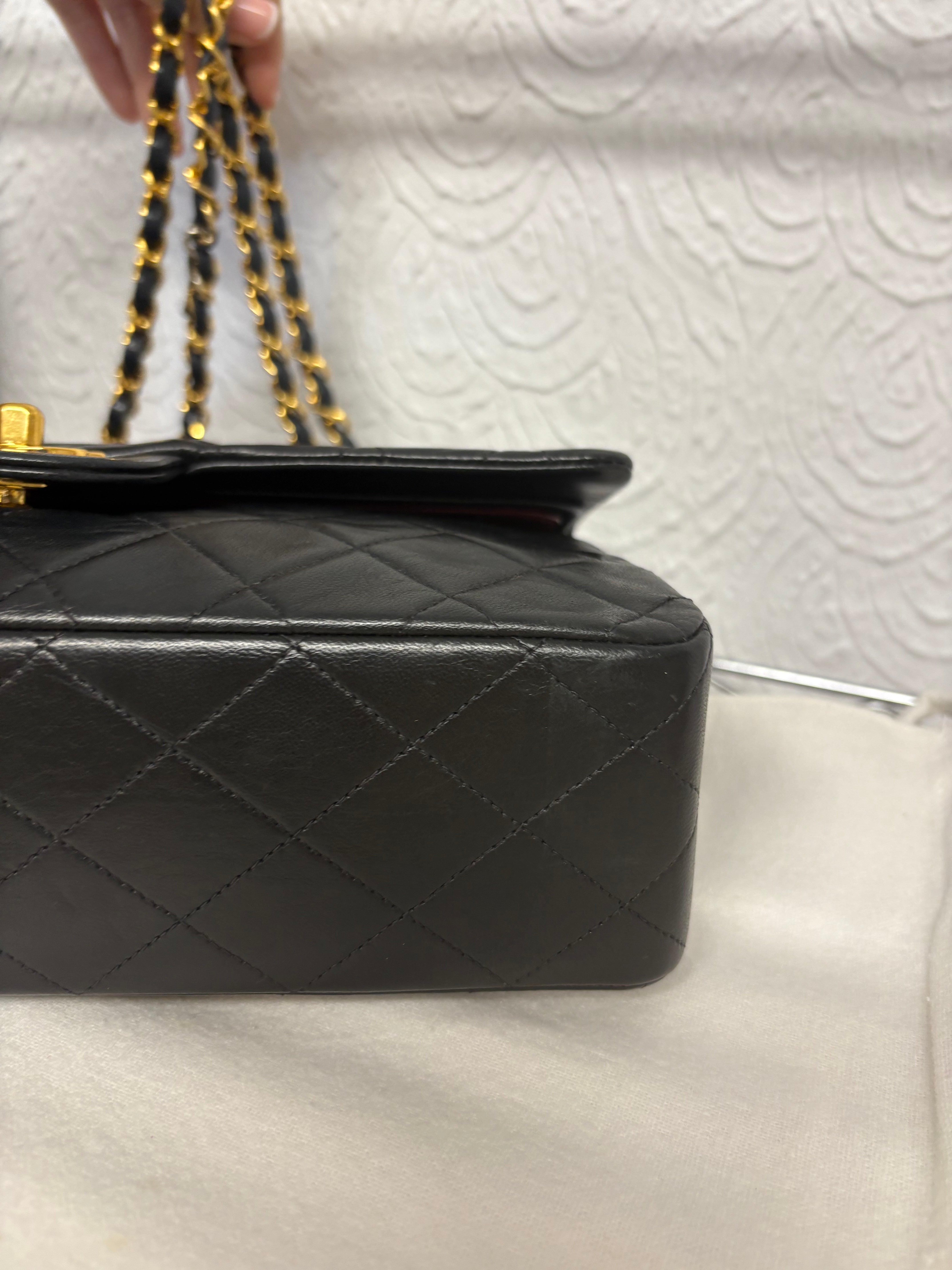 Chanel timeless 25 double flap lambskin negro – serie 4