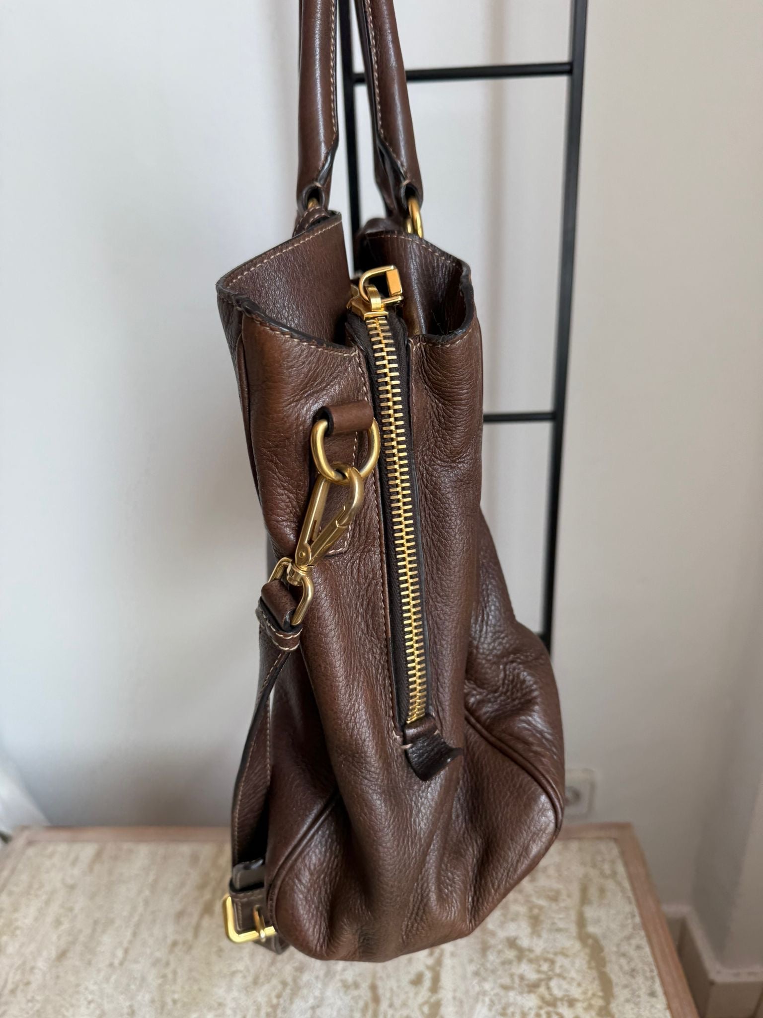 Prada Tote marrón en cuero con bandolera