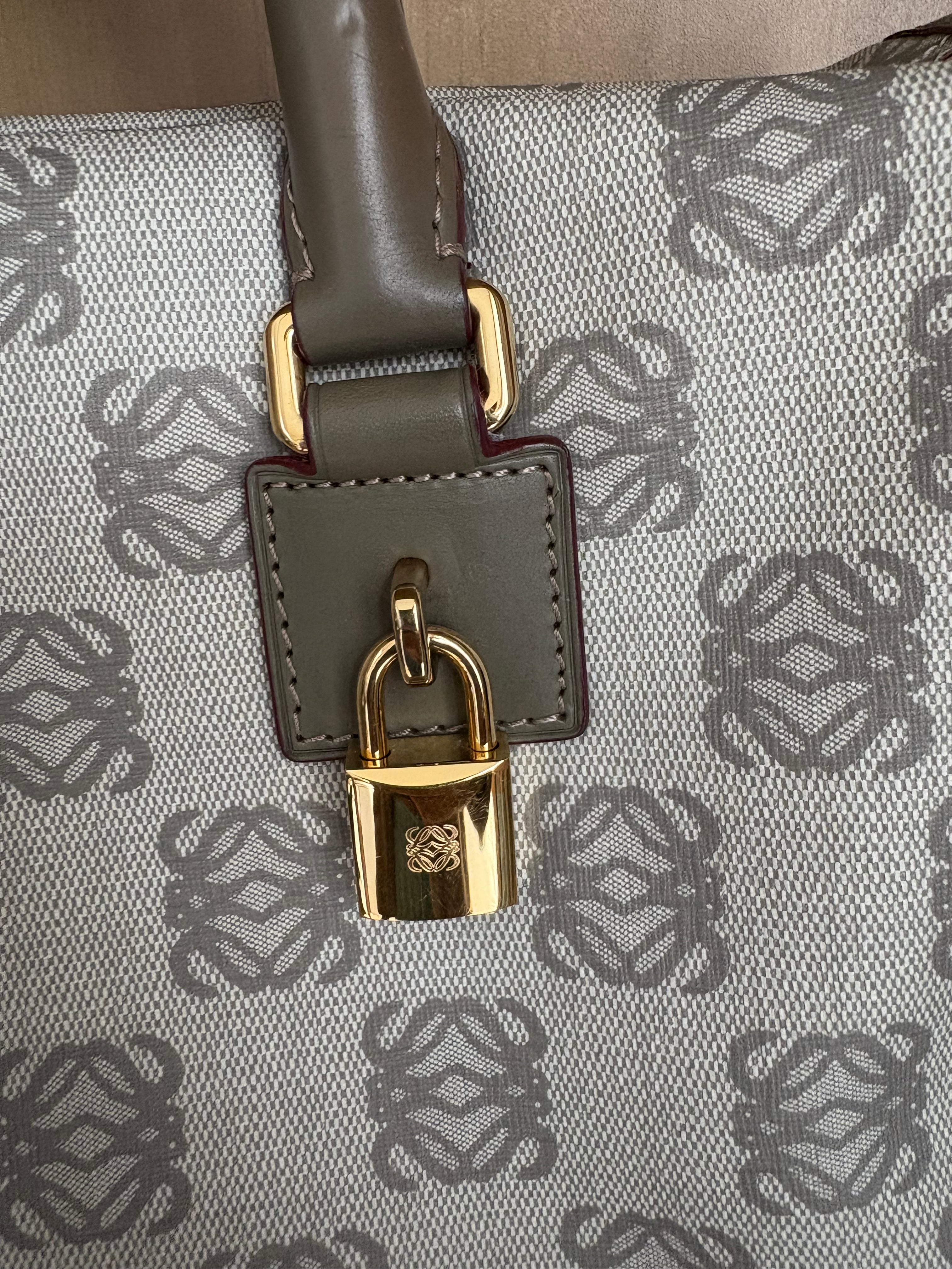 Loewe Amazona 35 en Verde Caqui – Vintage