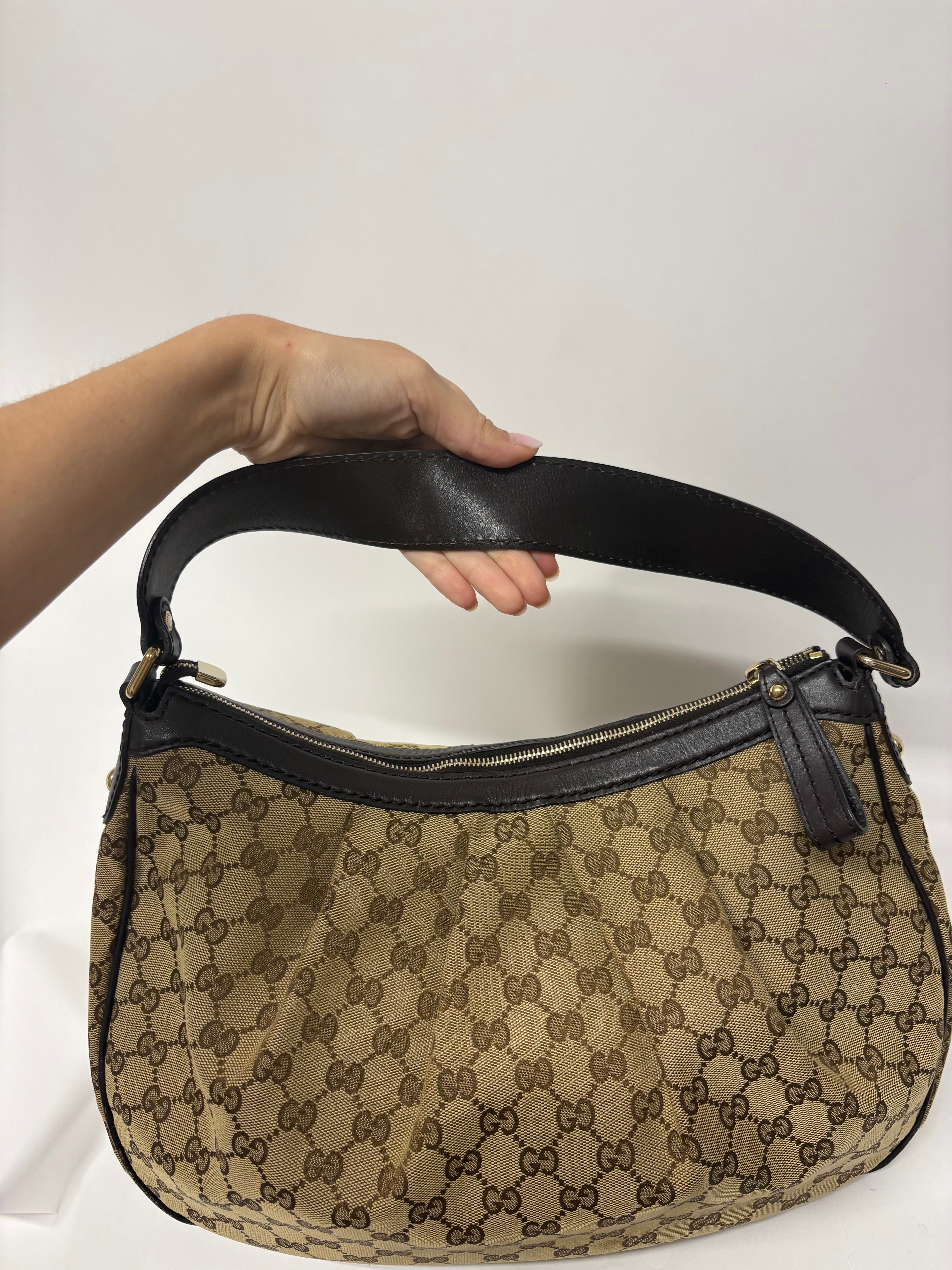Gucci Sukey GG Canvas Hobo XL – Beige y Piel Marrón Oscura