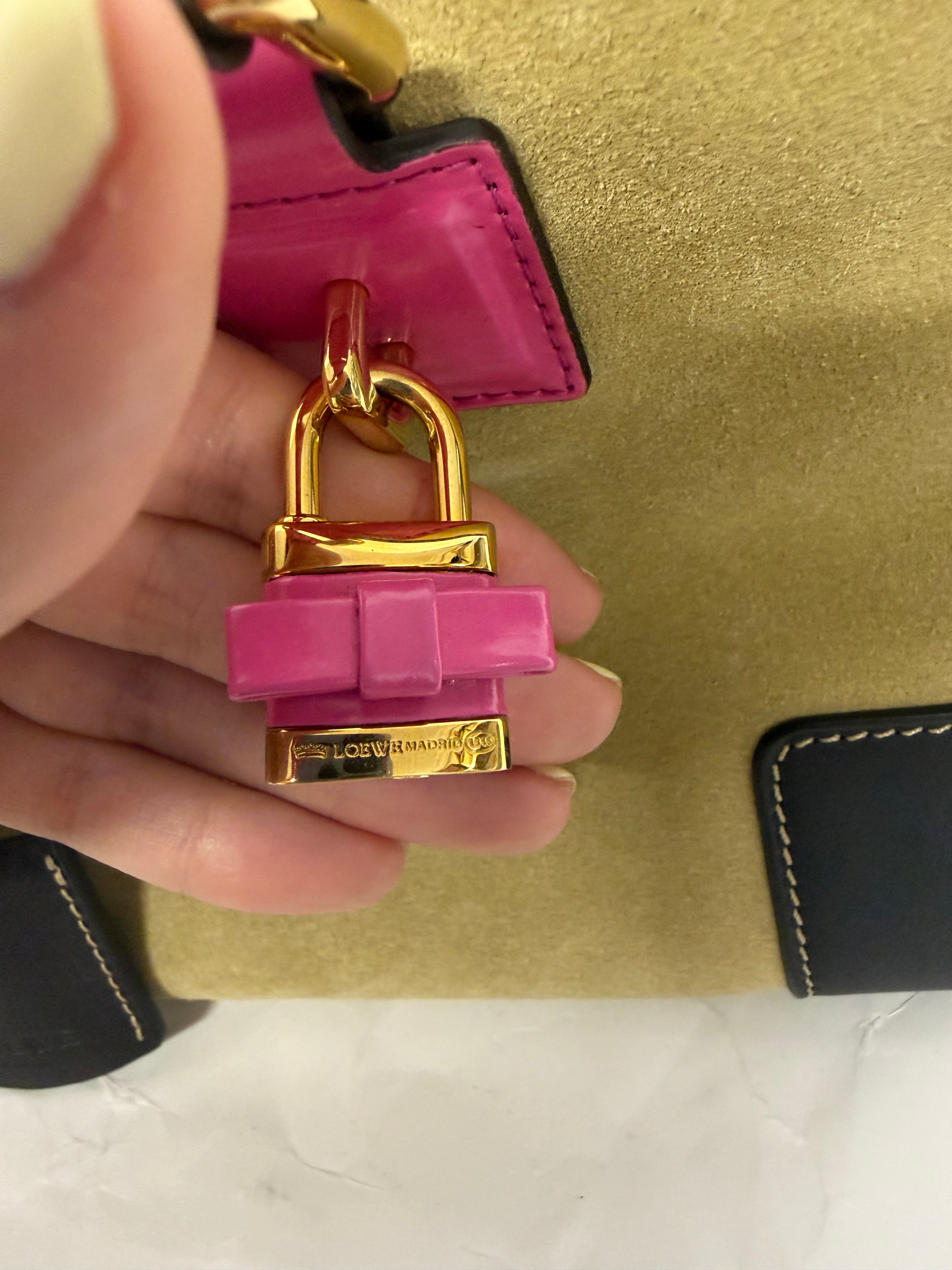 Loewe Amazona 28 Ante Oro Rosa Edición Especial asas rosas