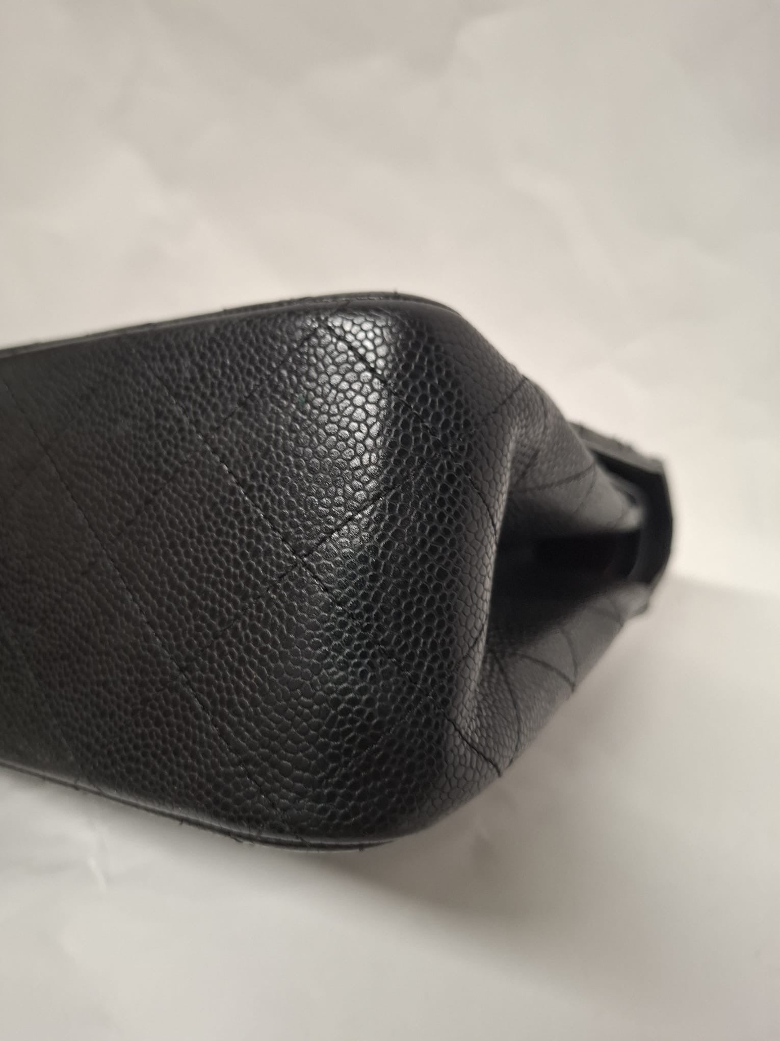 Chanel Jumbo Matelasse Classic Flap Caviar Negro