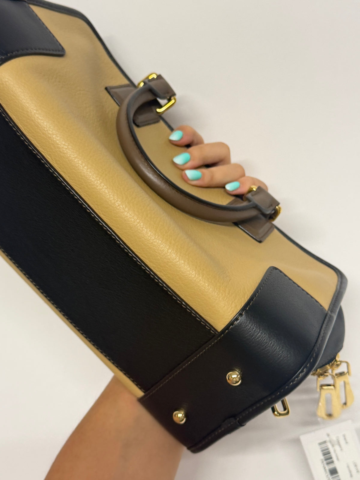 Loewe Amazona 28 Tricolor camel Herrajes Dorados