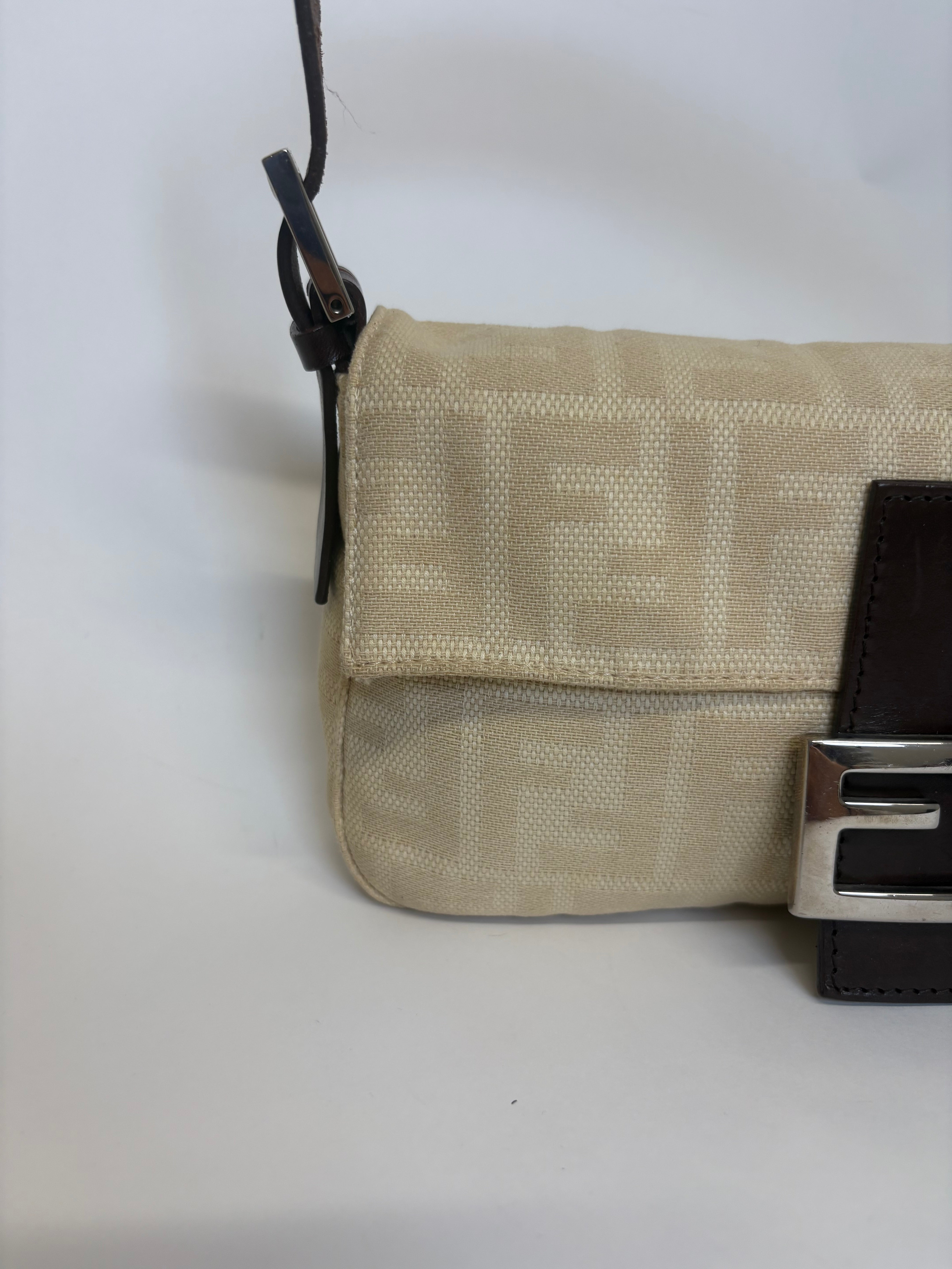 Fendi Baguette Zucca Canvas FF beige