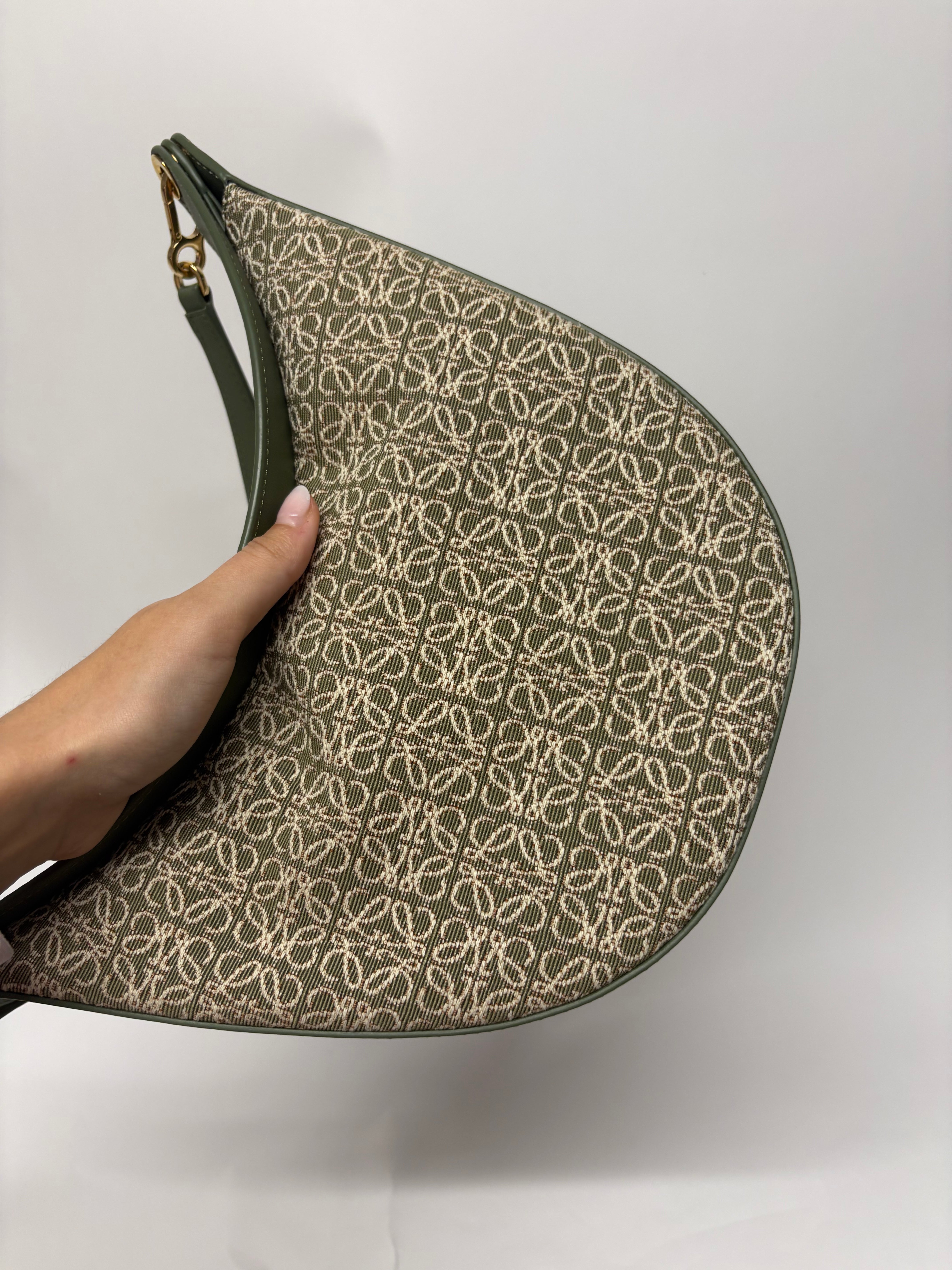 Loewe Luna Hobo Verde Anagrama