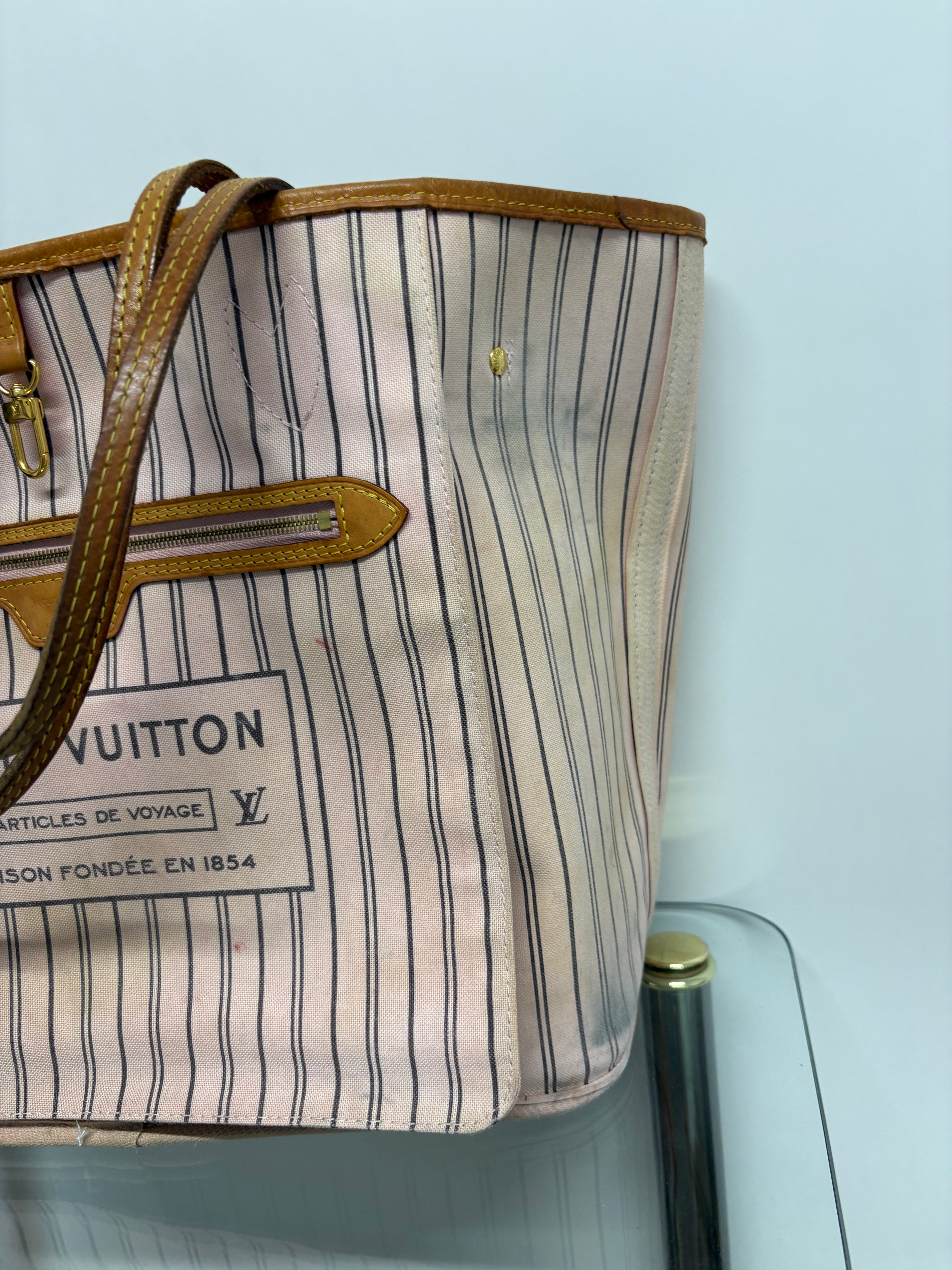 Louis Vuitton Neverfull MM monogram interior Rosa