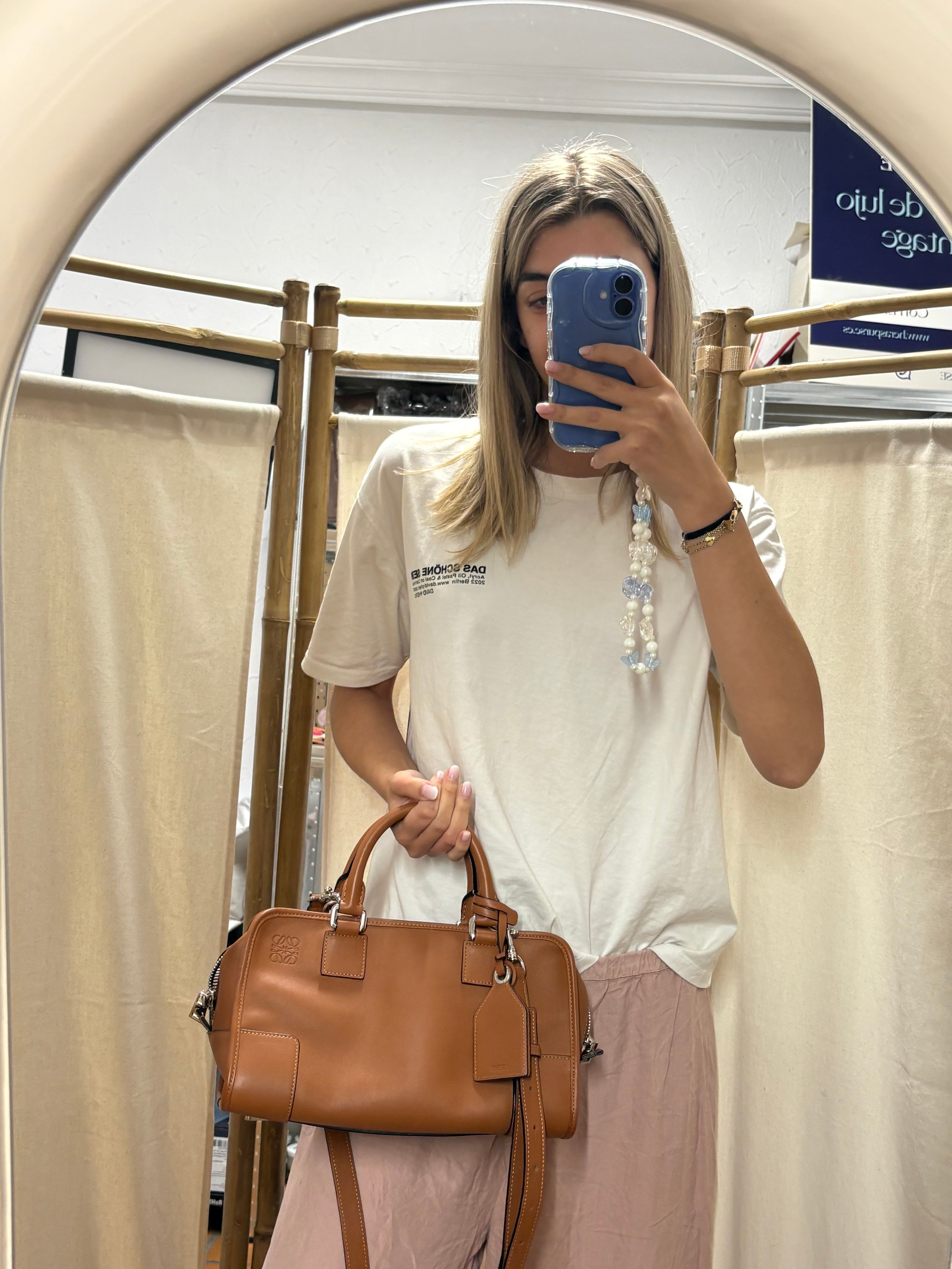 Loewe Amazona 30 Piel Camel con bandolera – Colección Clásica