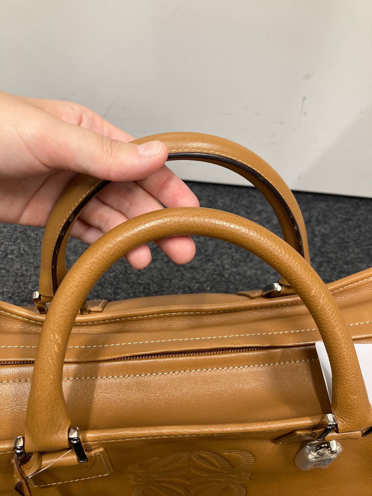 Loewe Amazona 35 en piel marrón camel
