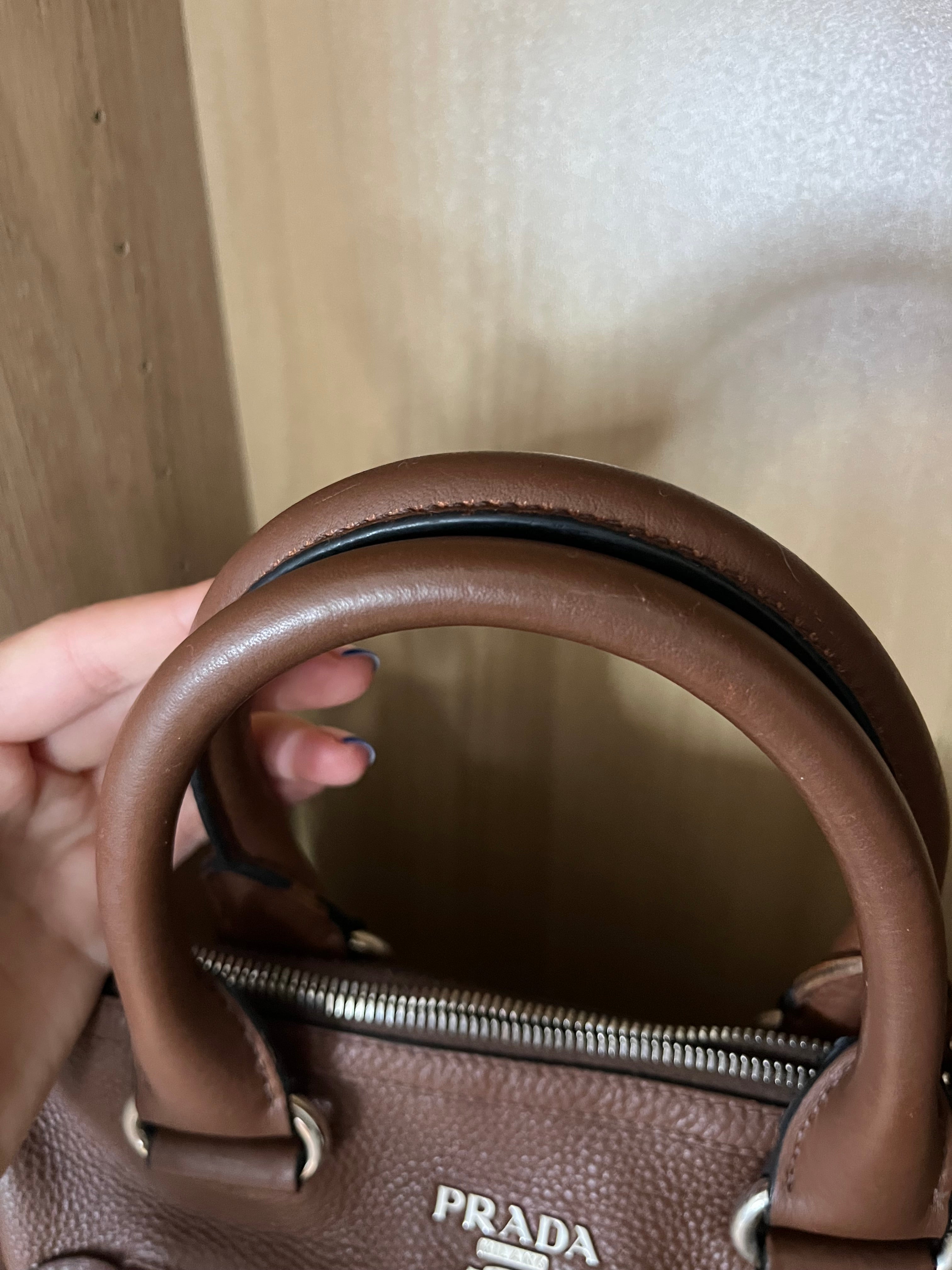 Prada bandolera marrón