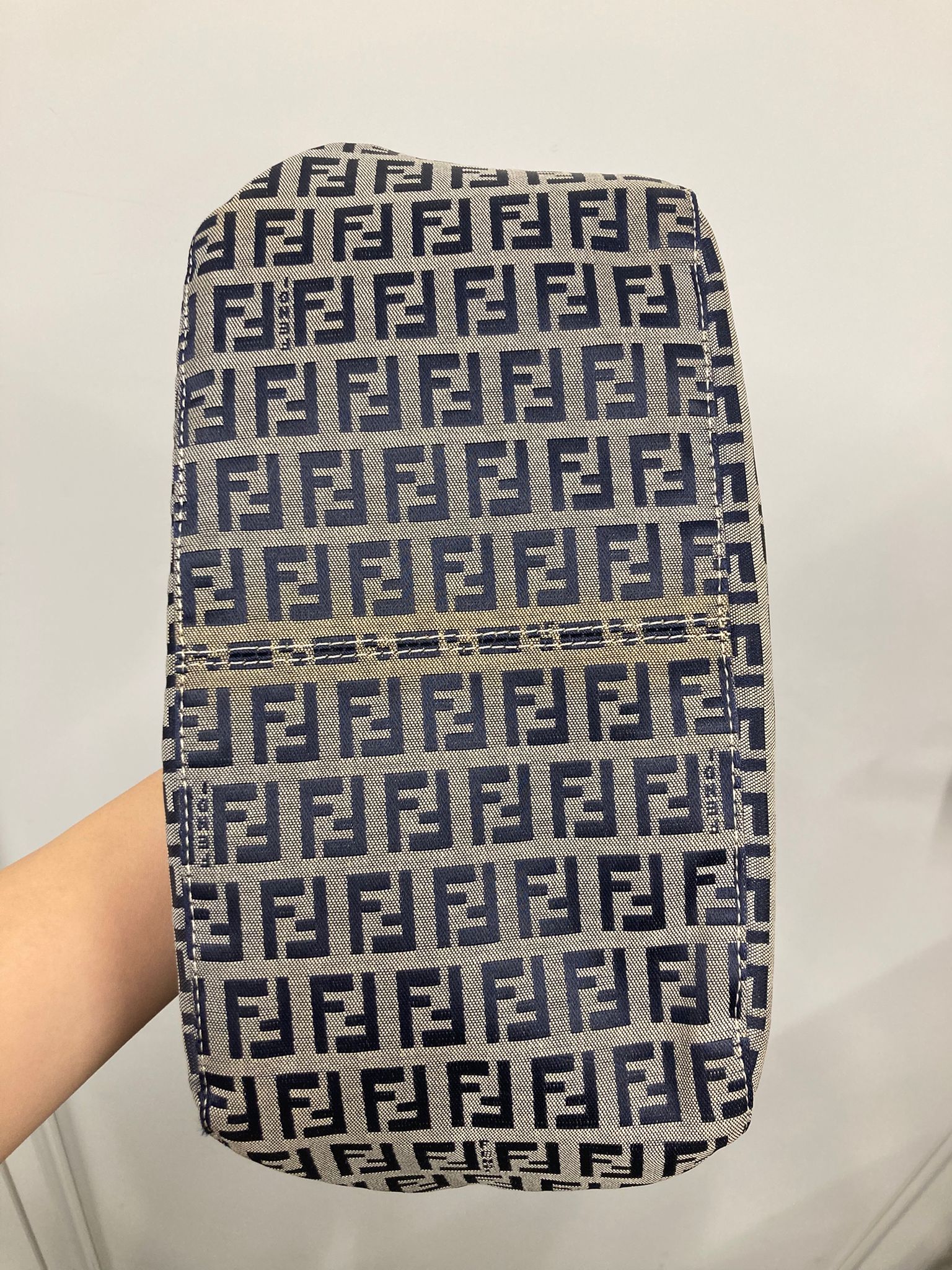 Fendi Zucchino One Shoulder Bag – Canvas azul y gris