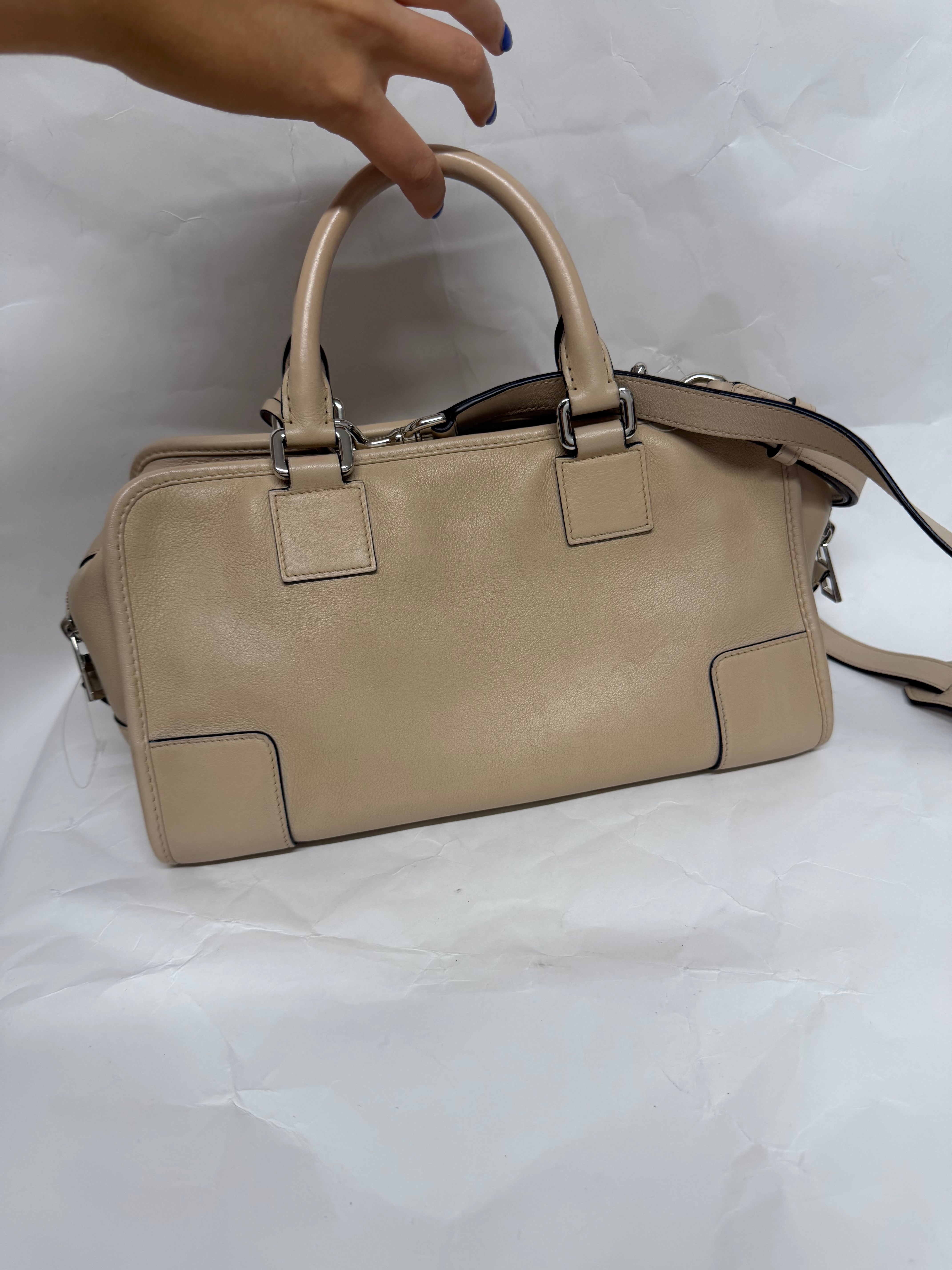 Loewe Amazona 28 beige arena con bandolera