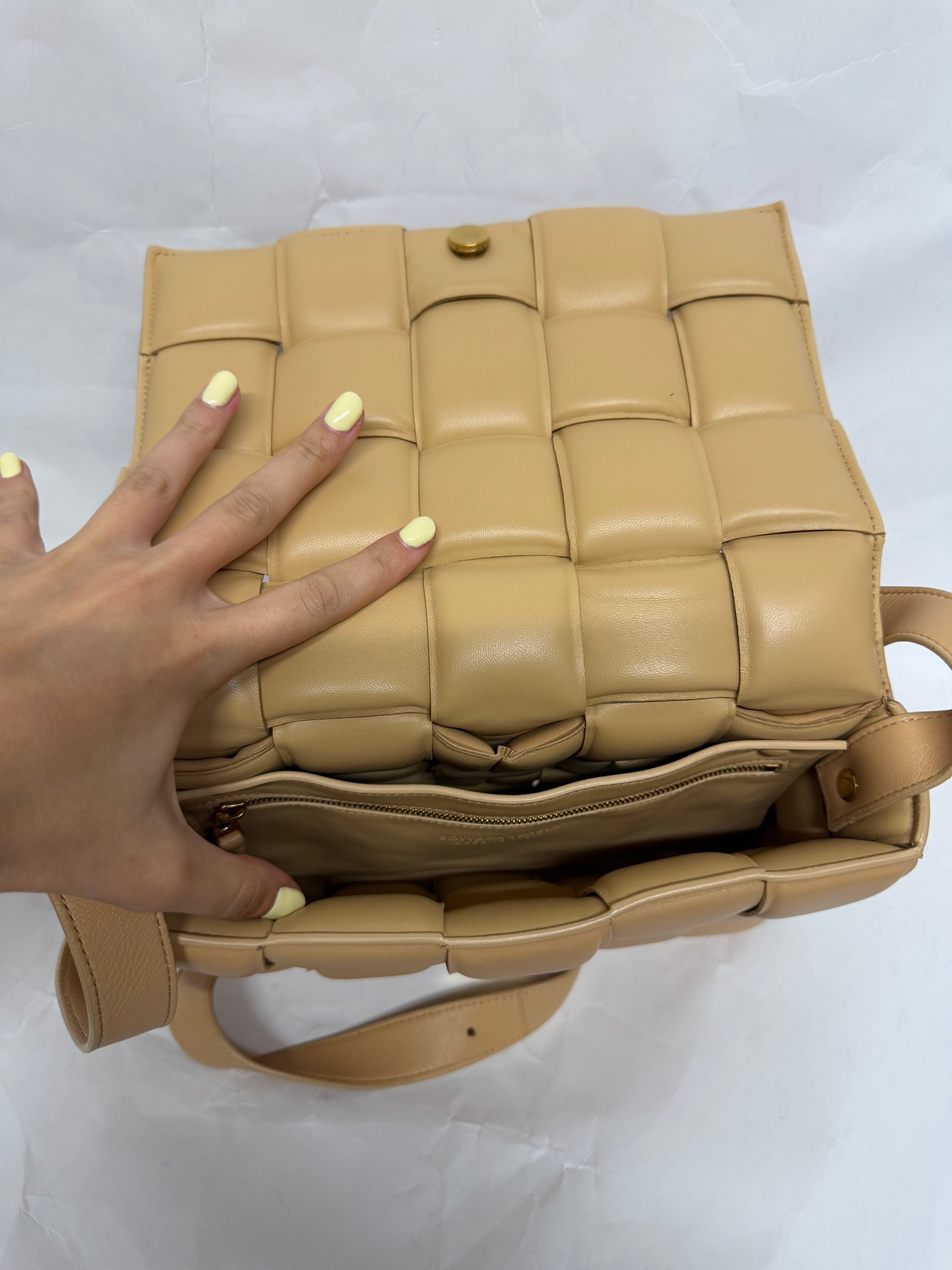 Bottega Veneta Cassette Intrecciato Nude/Beige