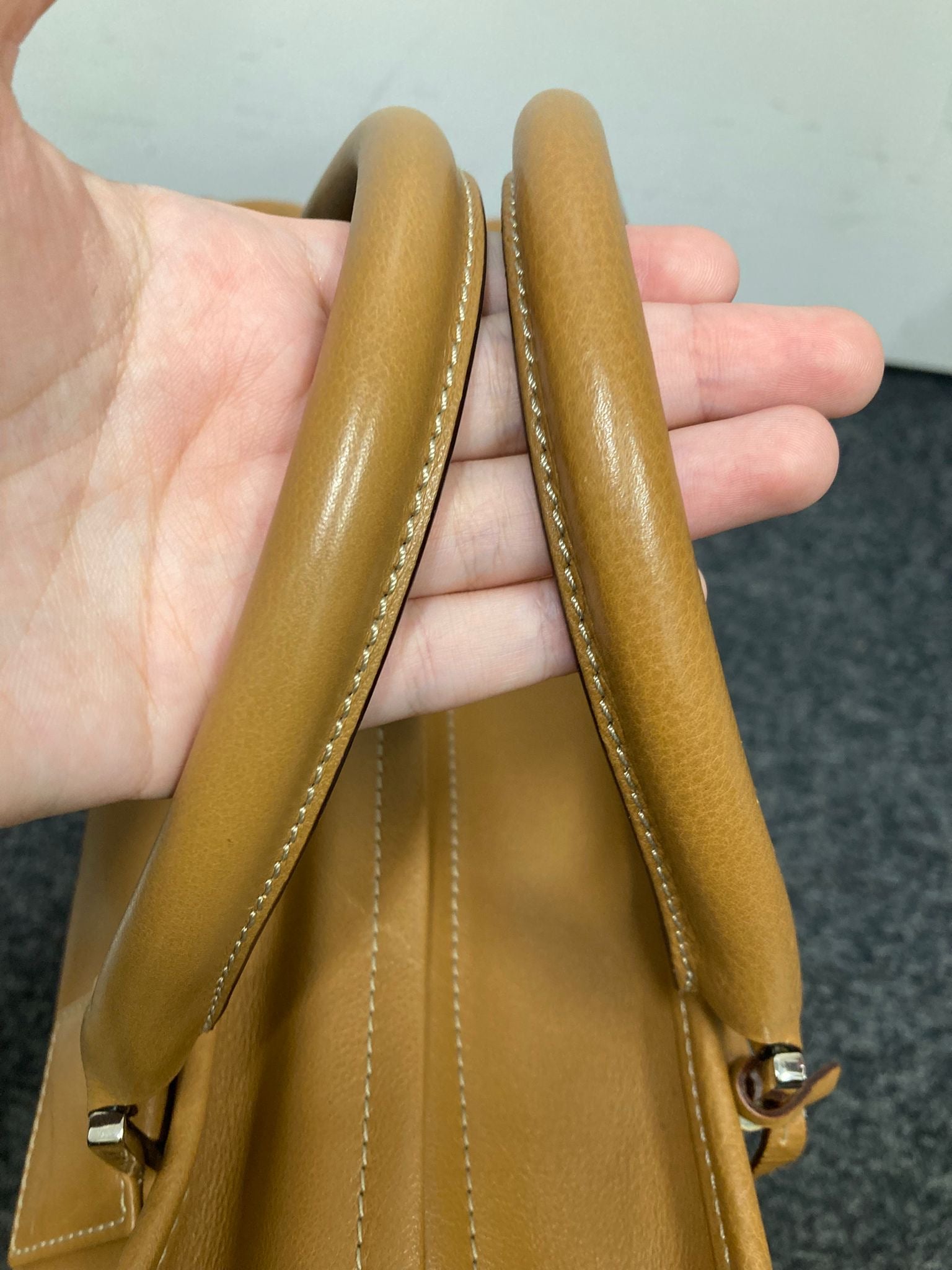 Loewe Amazona 35 en piel marrón camel
