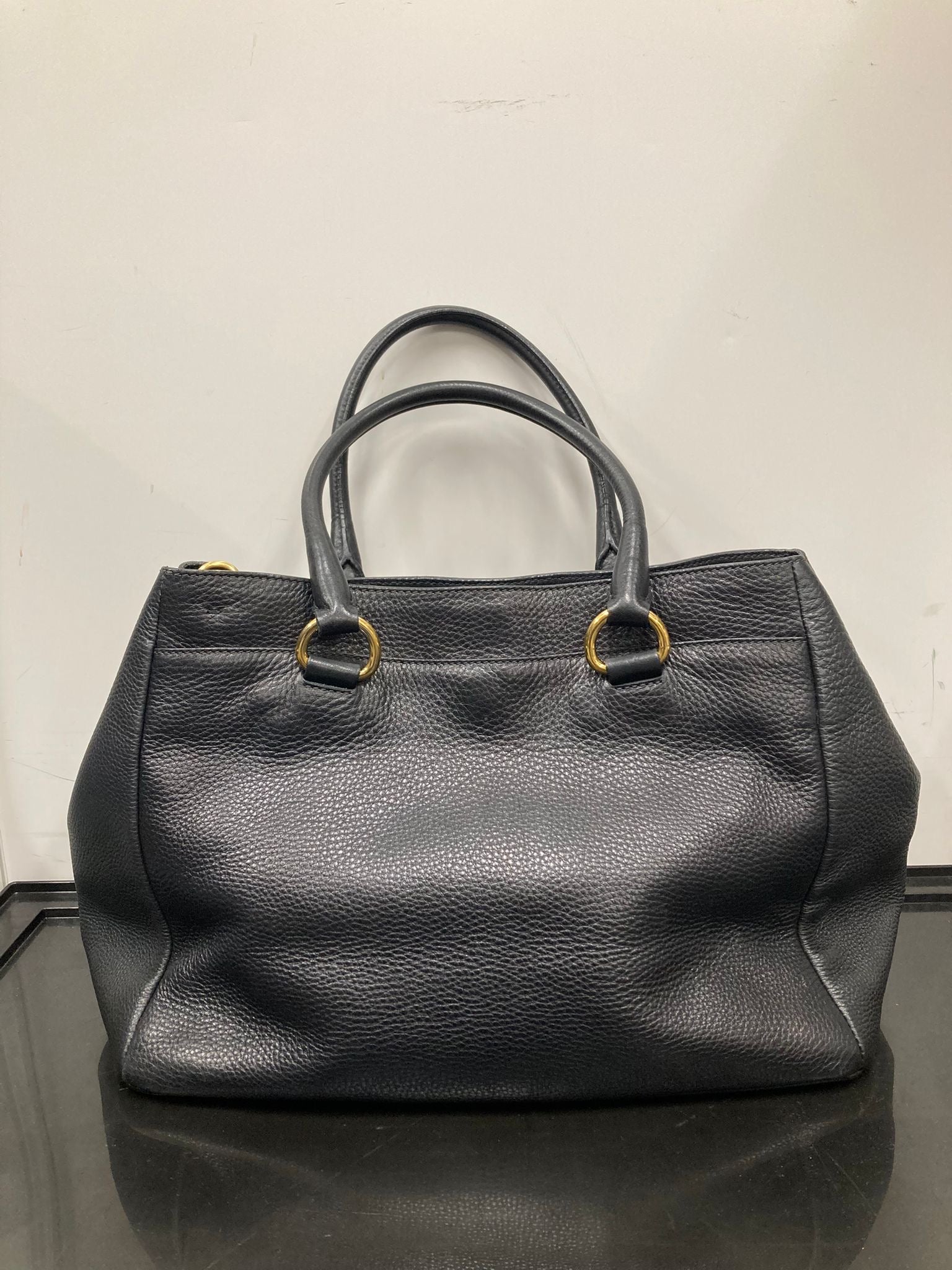 Prada vitello tote negra